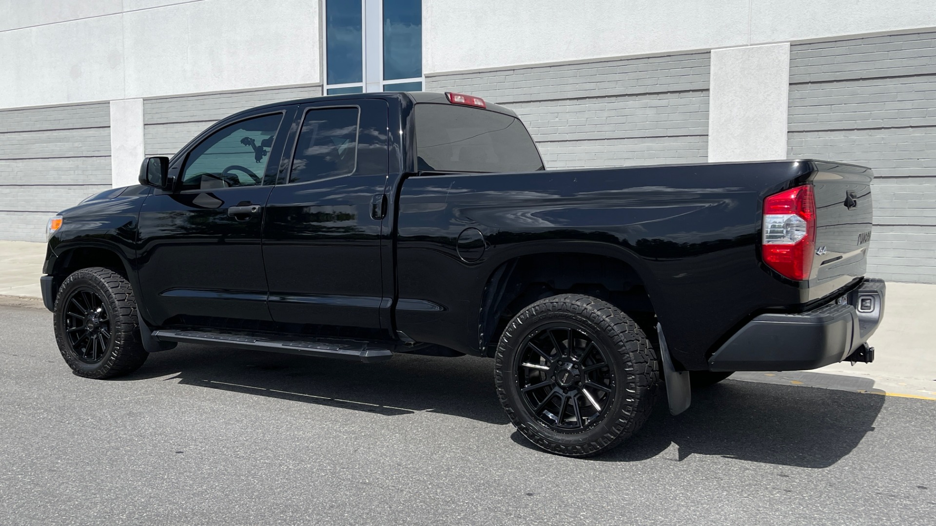 Used 2017 Toyota TUNDRA 4WD SR DOUBLECAB / 4WD / 6.5' BED / V8 / AUTO / REARVIEW for sale Sold at Formula Imports in Charlotte NC 28227 4