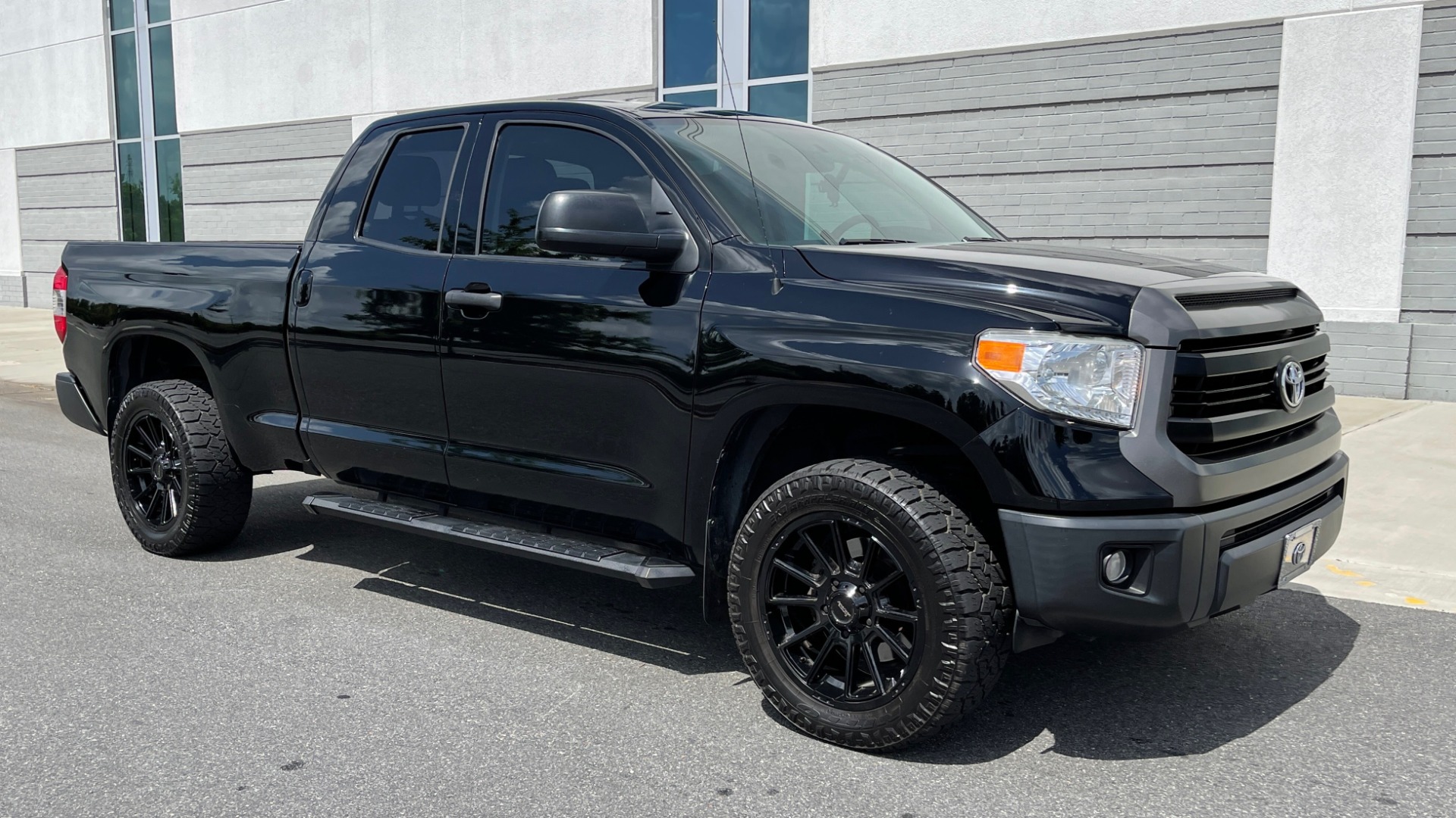 Used 2017 Toyota TUNDRA 4WD SR DOUBLECAB / 4WD / 6.5' BED / V8 / AUTO / REARVIEW for sale Sold at Formula Imports in Charlotte NC 28227 5