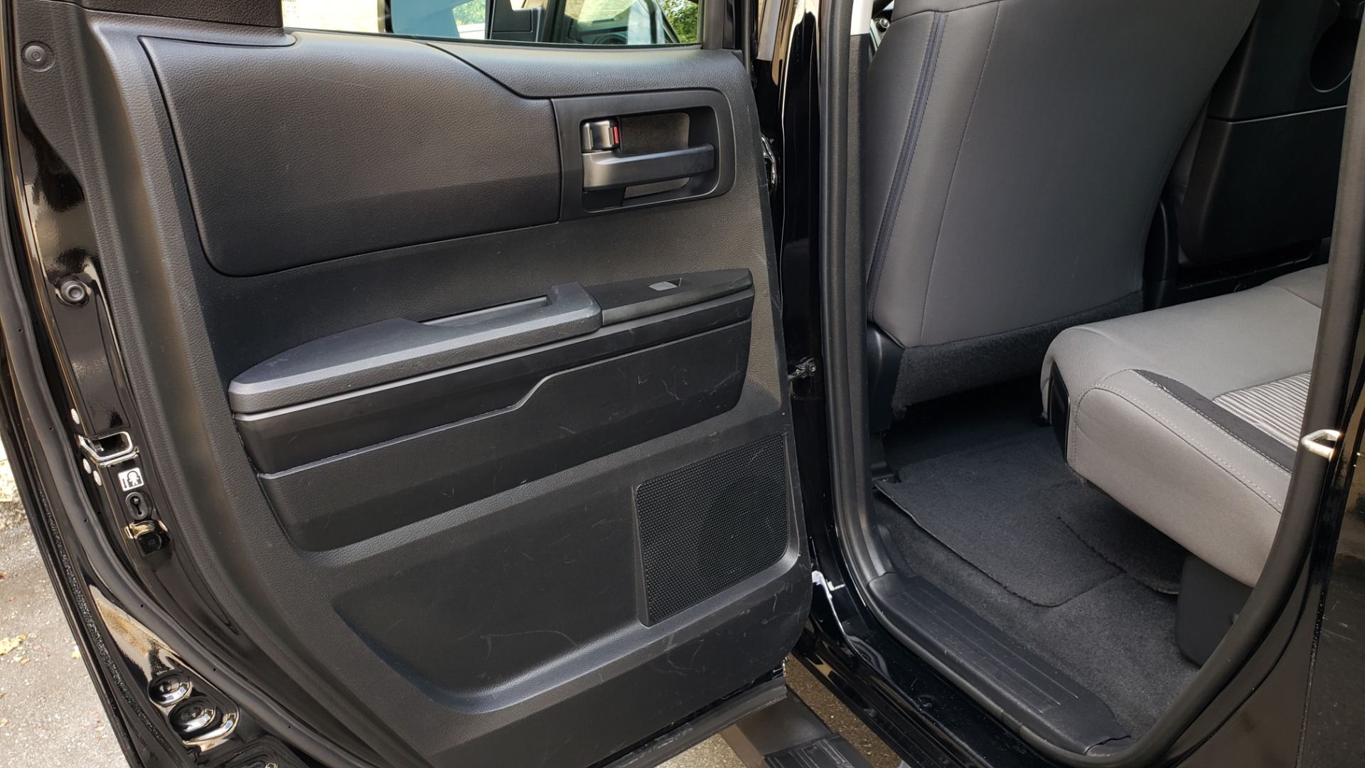 Used 2017 Toyota TUNDRA 4WD SR DOUBLECAB / 4WD / 6.5' BED / V8 / AUTO / REARVIEW for sale Sold at Formula Imports in Charlotte NC 28227 50