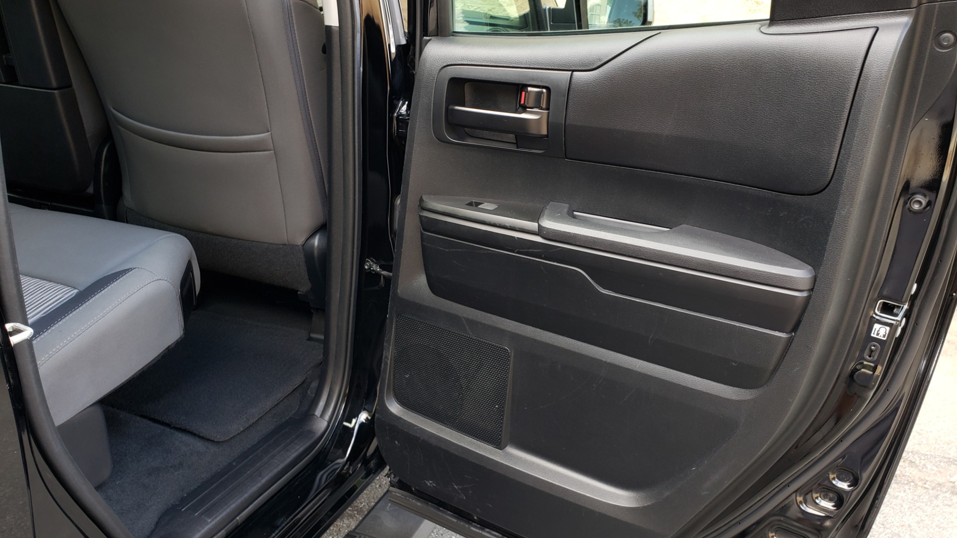 Used 2017 Toyota TUNDRA 4WD SR DOUBLECAB / 4WD / 6.5' BED / V8 / AUTO / REARVIEW for sale Sold at Formula Imports in Charlotte NC 28227 62