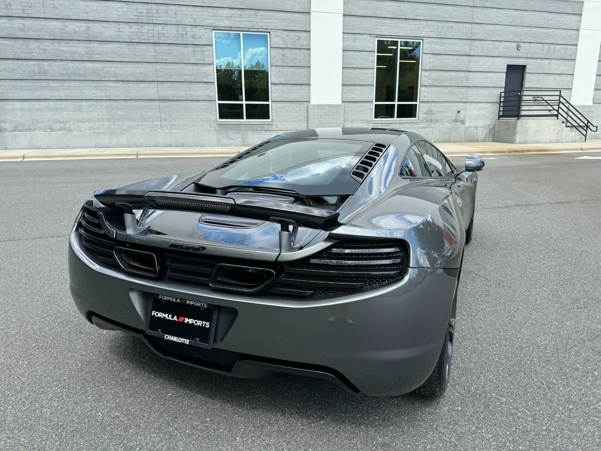Used 2012 McLaren MP4-12C COUPE / 3.8 L V8 592HP / AUTO / NAV / CCB / LOW MILES for sale Sold at Formula Imports in Charlotte NC 28227 11