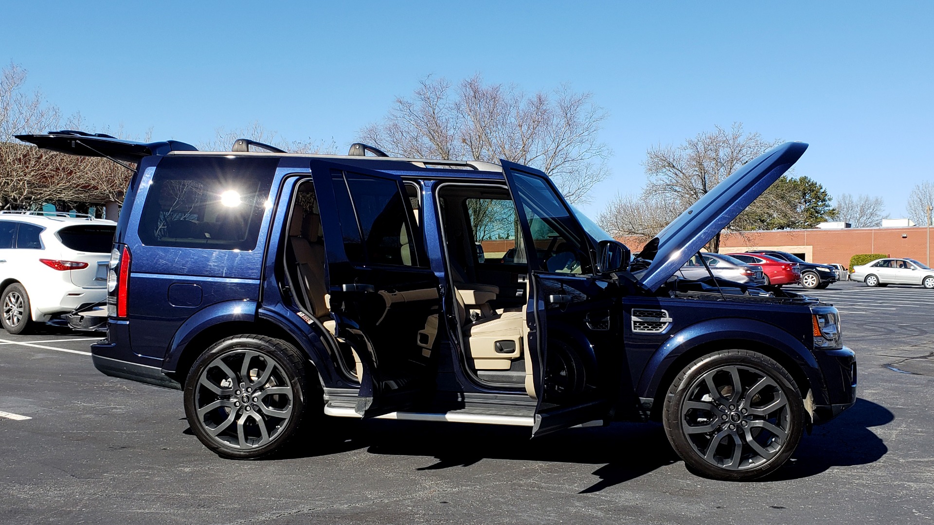 Used 2016 Land Rover LR4 HSE / NAV / VSN ASST / CLIMATE / MERIDIAN / REARVIEW for sale Sold at Formula Imports in Charlotte NC 28227 10