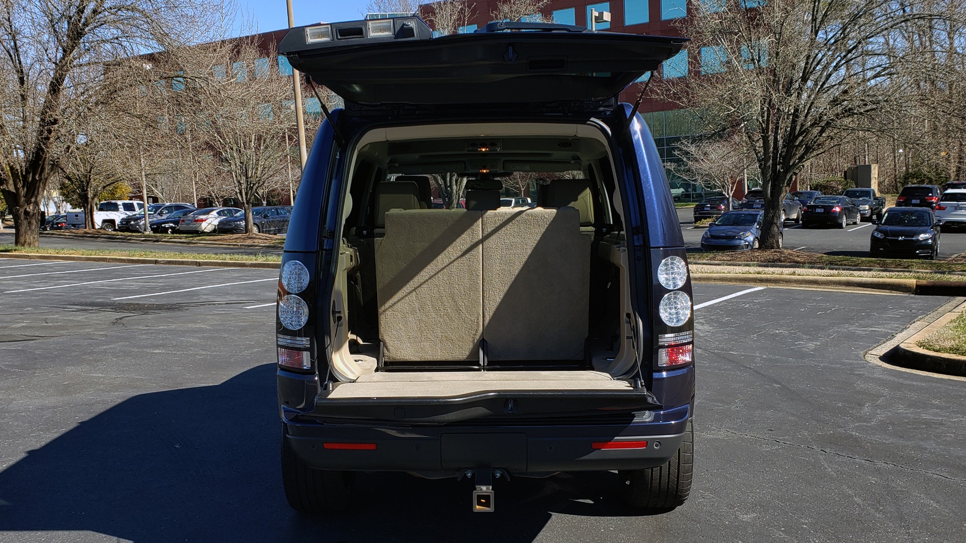 Used 2016 Land Rover LR4 HSE / NAV / VSN ASST / CLIMATE / MERIDIAN / REARVIEW for sale Sold at Formula Imports in Charlotte NC 28227 12