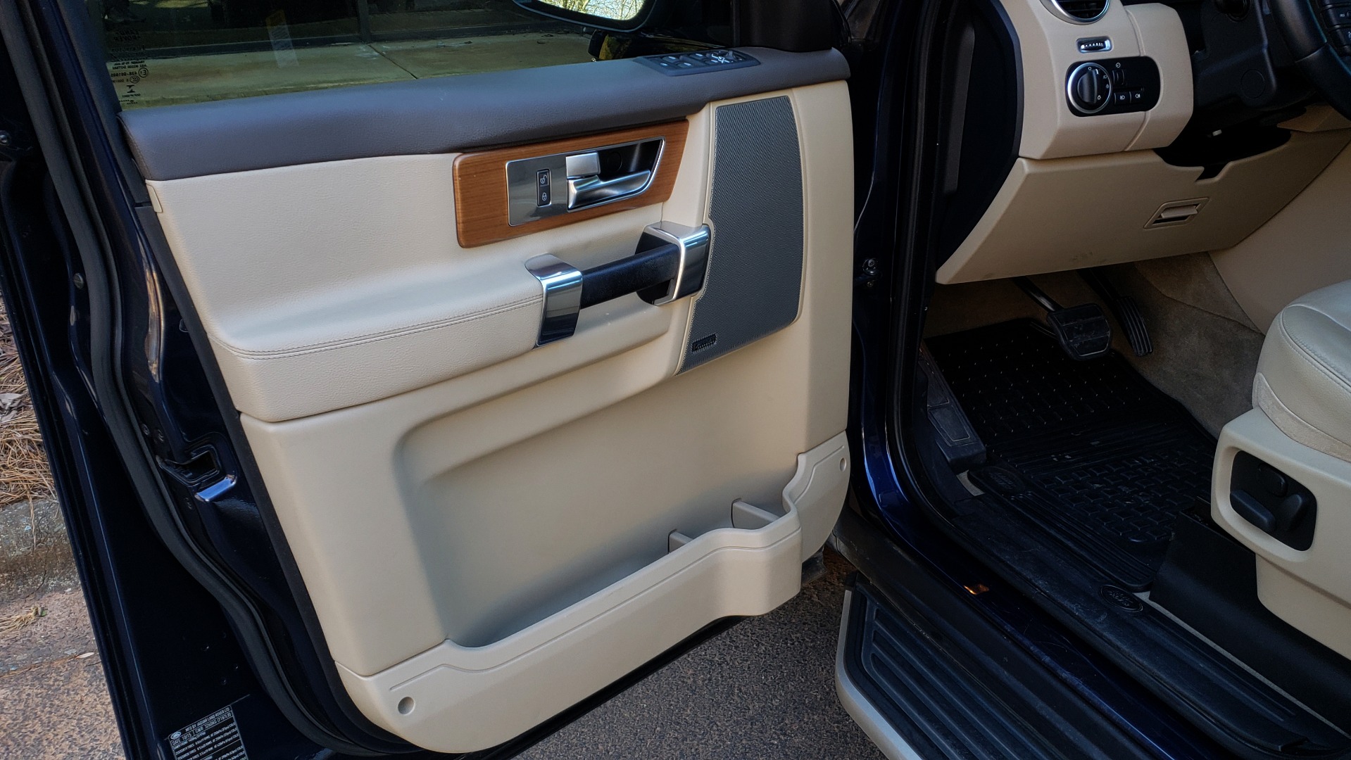 Used 2016 Land Rover LR4 HSE / NAV / VSN ASST / CLIMATE / MERIDIAN / REARVIEW for sale Sold at Formula Imports in Charlotte NC 28227 34