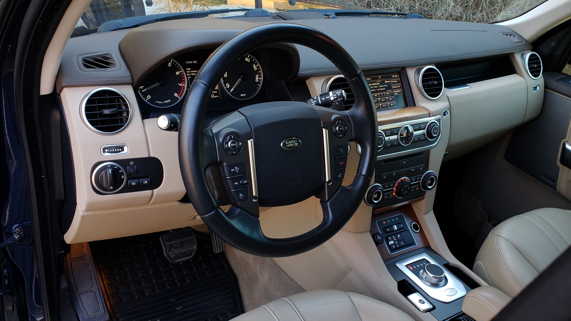 Used 2016 Land Rover LR4 HSE / NAV / VSN ASST / CLIMATE / MERIDIAN / REARVIEW for sale Sold at Formula Imports in Charlotte NC 28227 39