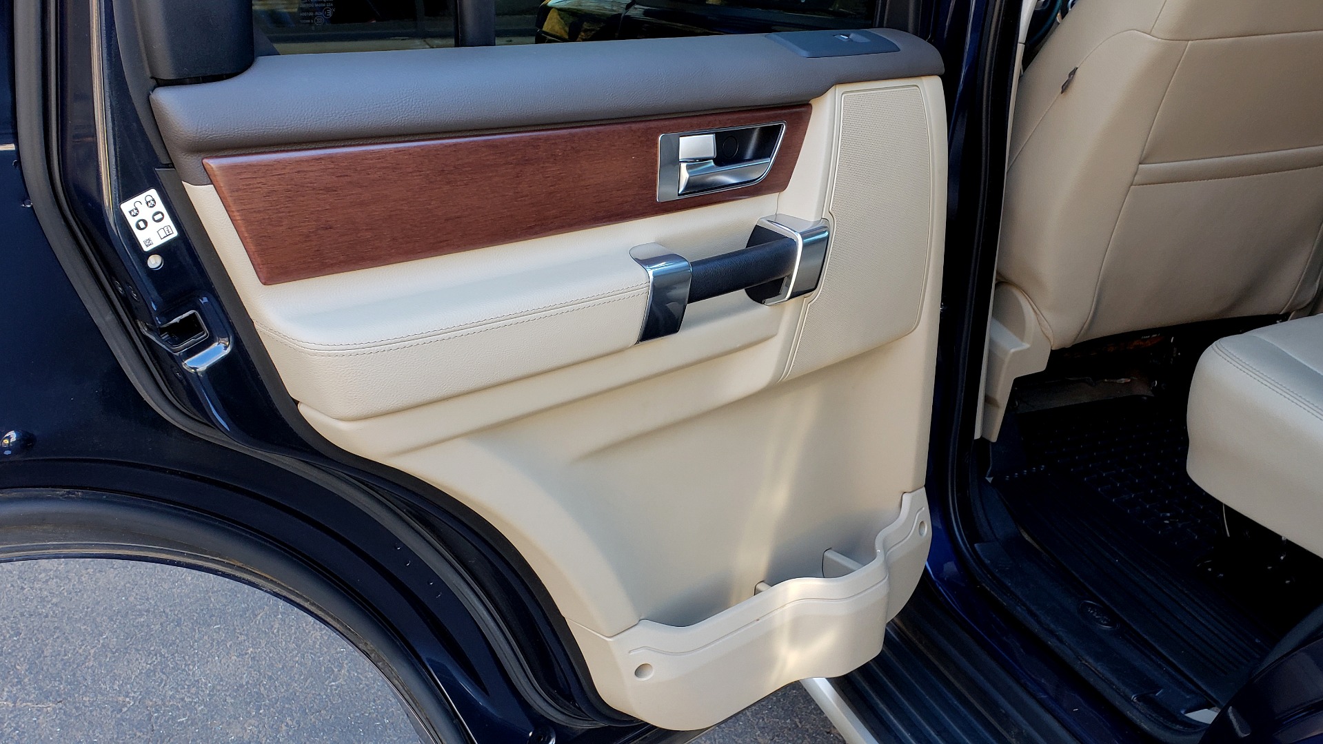 Used 2016 Land Rover LR4 HSE / NAV / VSN ASST / CLIMATE / MERIDIAN / REARVIEW for sale Sold at Formula Imports in Charlotte NC 28227 58