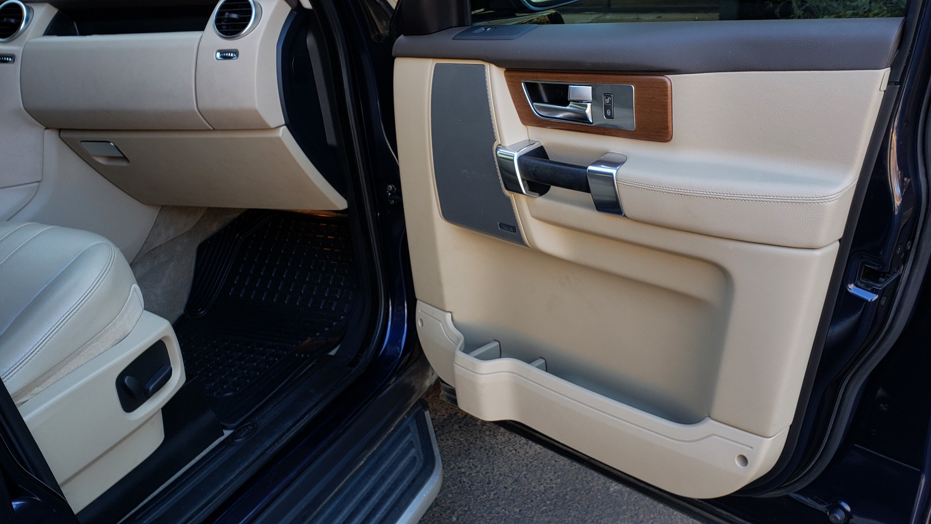 Used 2016 Land Rover LR4 HSE / NAV / VSN ASST / CLIMATE / MERIDIAN / REARVIEW for sale Sold at Formula Imports in Charlotte NC 28227 63