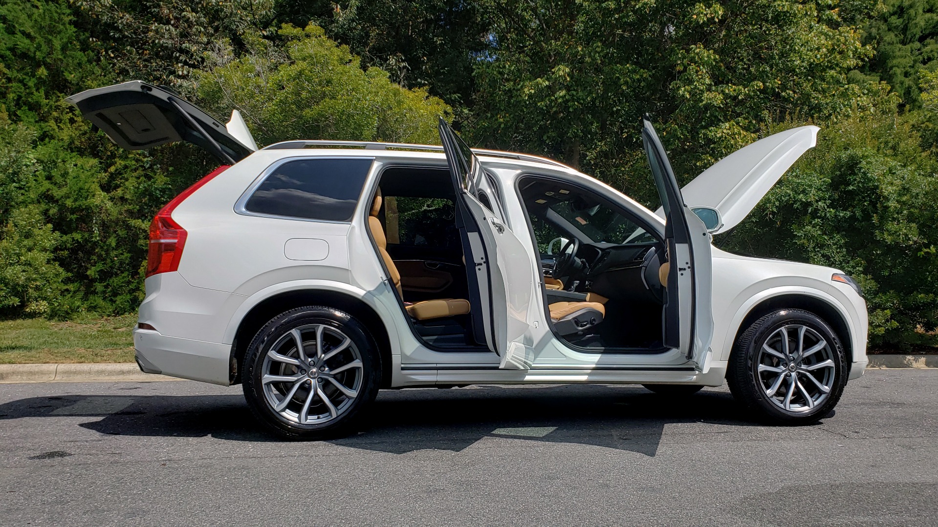 Used 2017 Volvo XC90 MOMENTUM PLUS T6 AWD / NAV / VISION / PROTECTION PKG for sale Sold at Formula Imports in Charlotte NC 28227 12