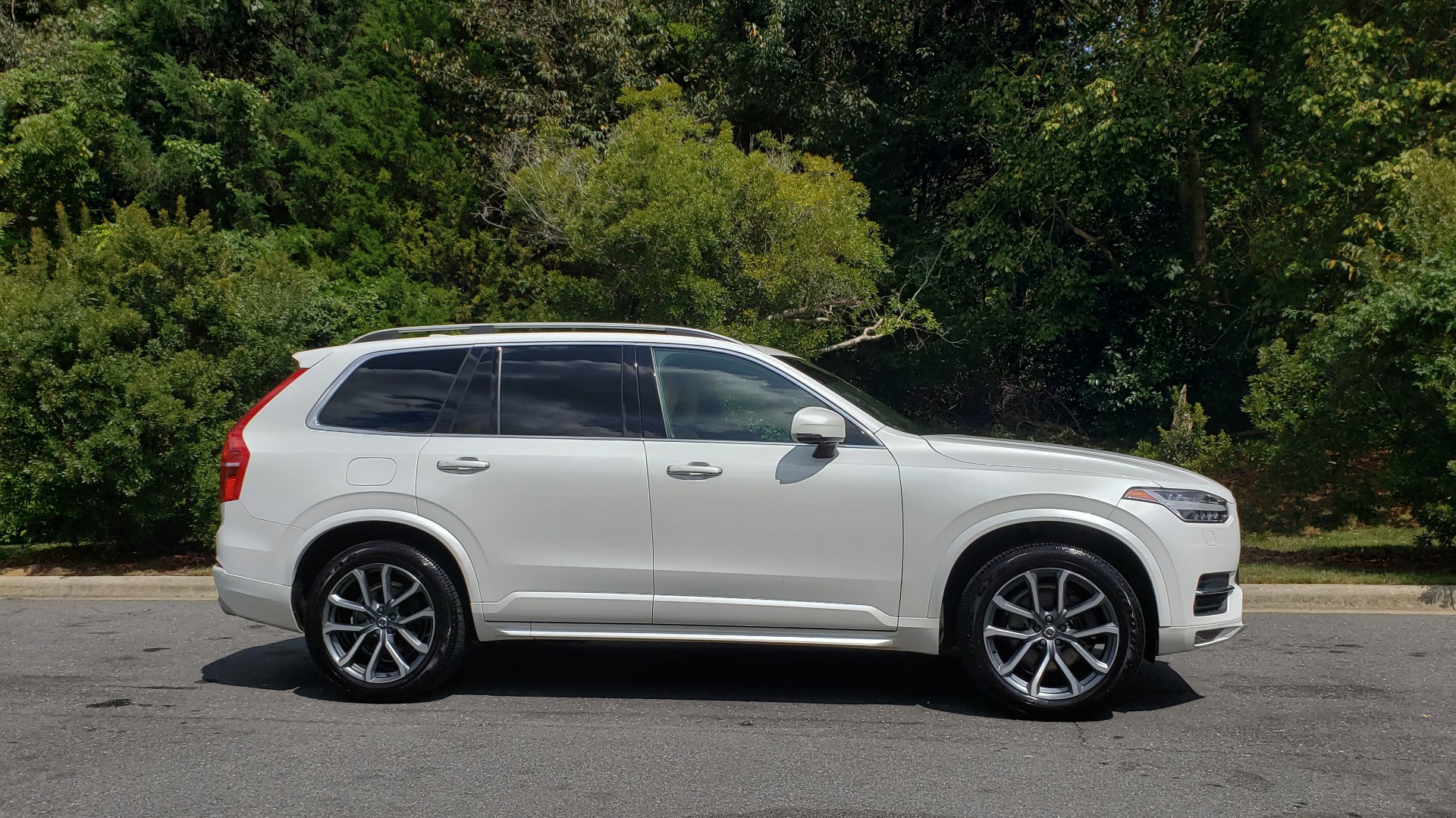 Used 2017 Volvo XC90 MOMENTUM PLUS T6 AWD / NAV / VISION / PROTECTION PKG for sale Sold at Formula Imports in Charlotte NC 28227 4