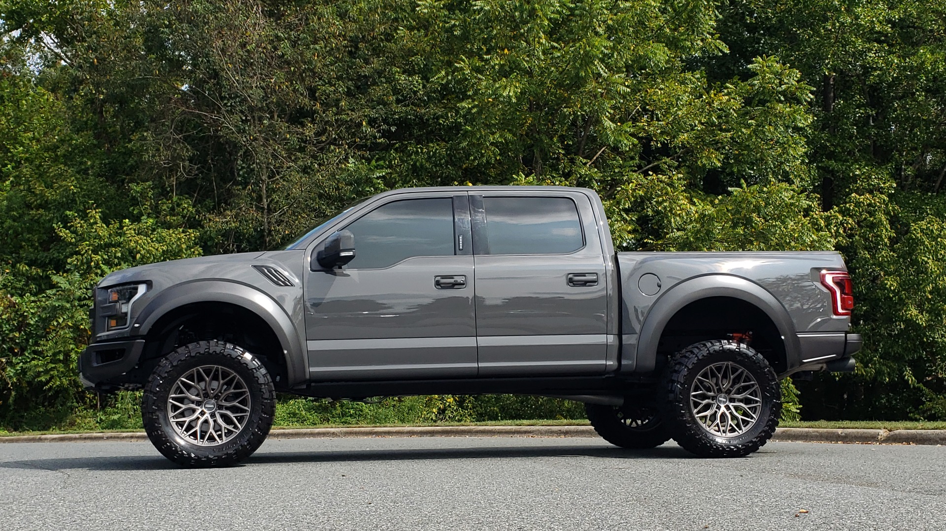 Used 2020 Ford F-150 RAPTOR CREWCAB 4WD / LIFTED / CUSTOM WHEELS / LOADED for sale Sold at Formula Imports in Charlotte NC 28227 3