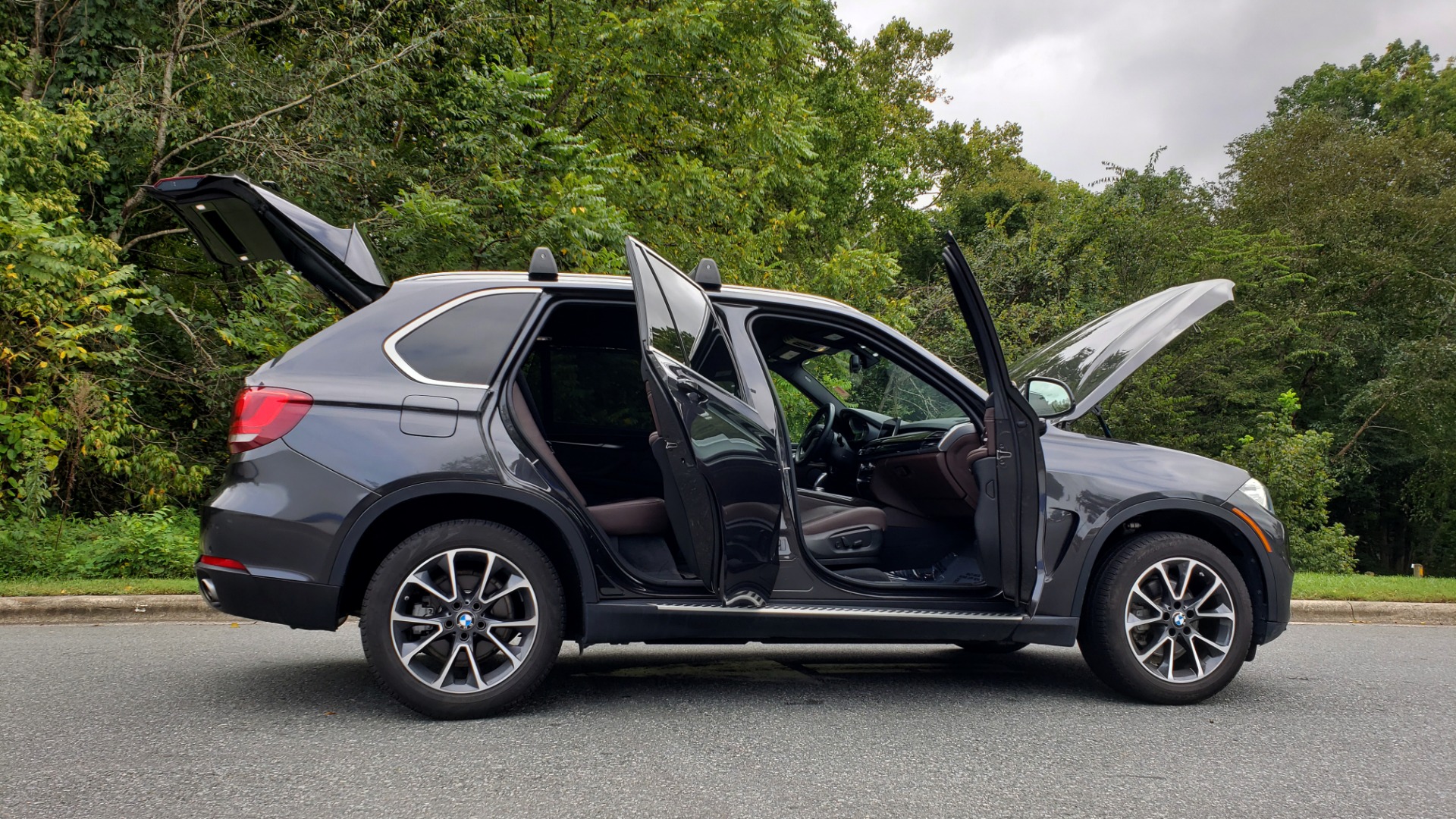 Used 2017 BMW X5 XDRIVE35I / PREM PKG / COLD WTHR / PANO-ROOF / REARVIEW for sale Sold at Formula Imports in Charlotte NC 28227 14
