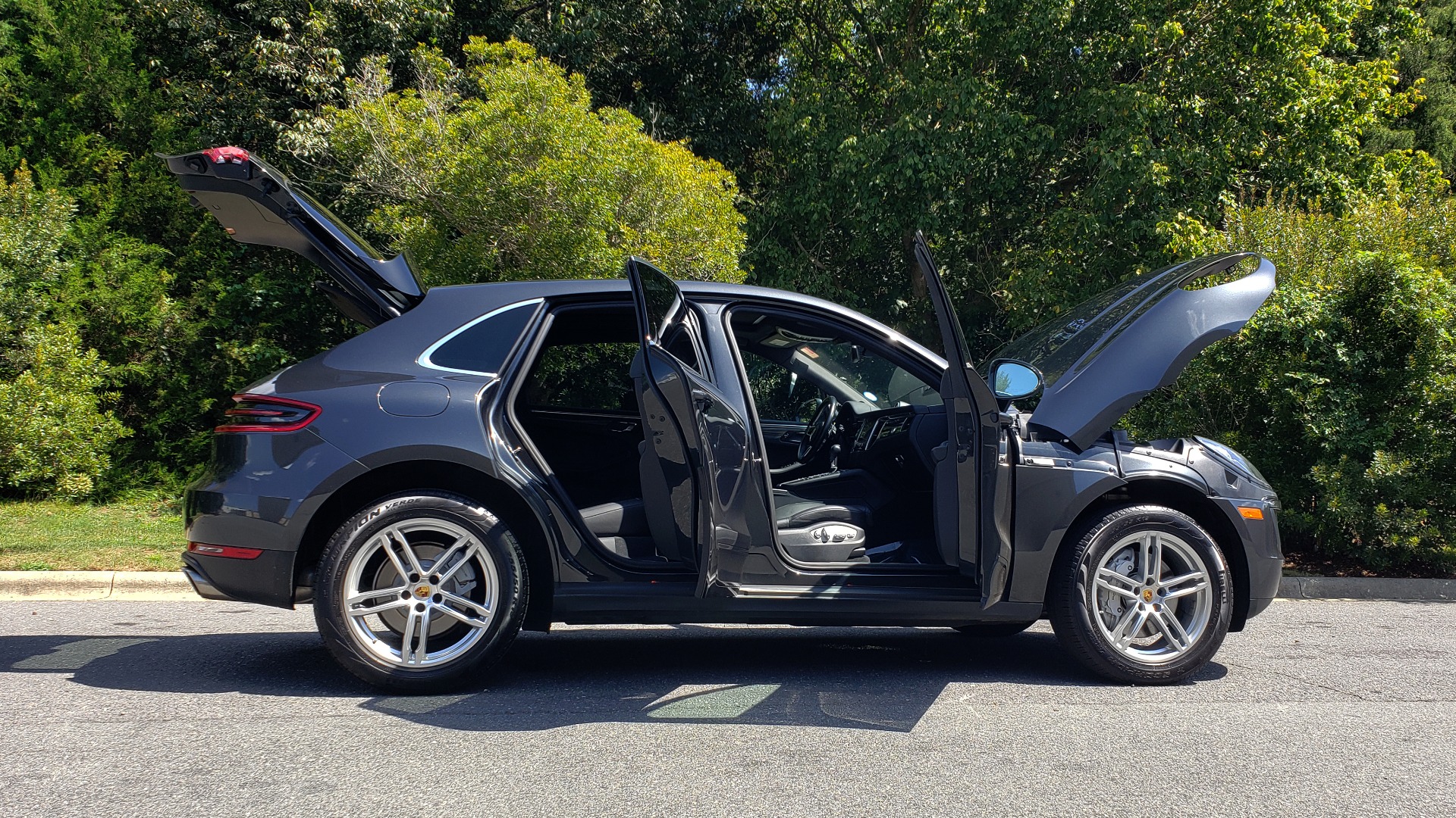 Used 2017 Porsche MACAN S PREMIUM PKG / NAV / BOSE / SUNROOF / REARVIEW for sale Sold at Formula Imports in Charlotte NC 28227 13