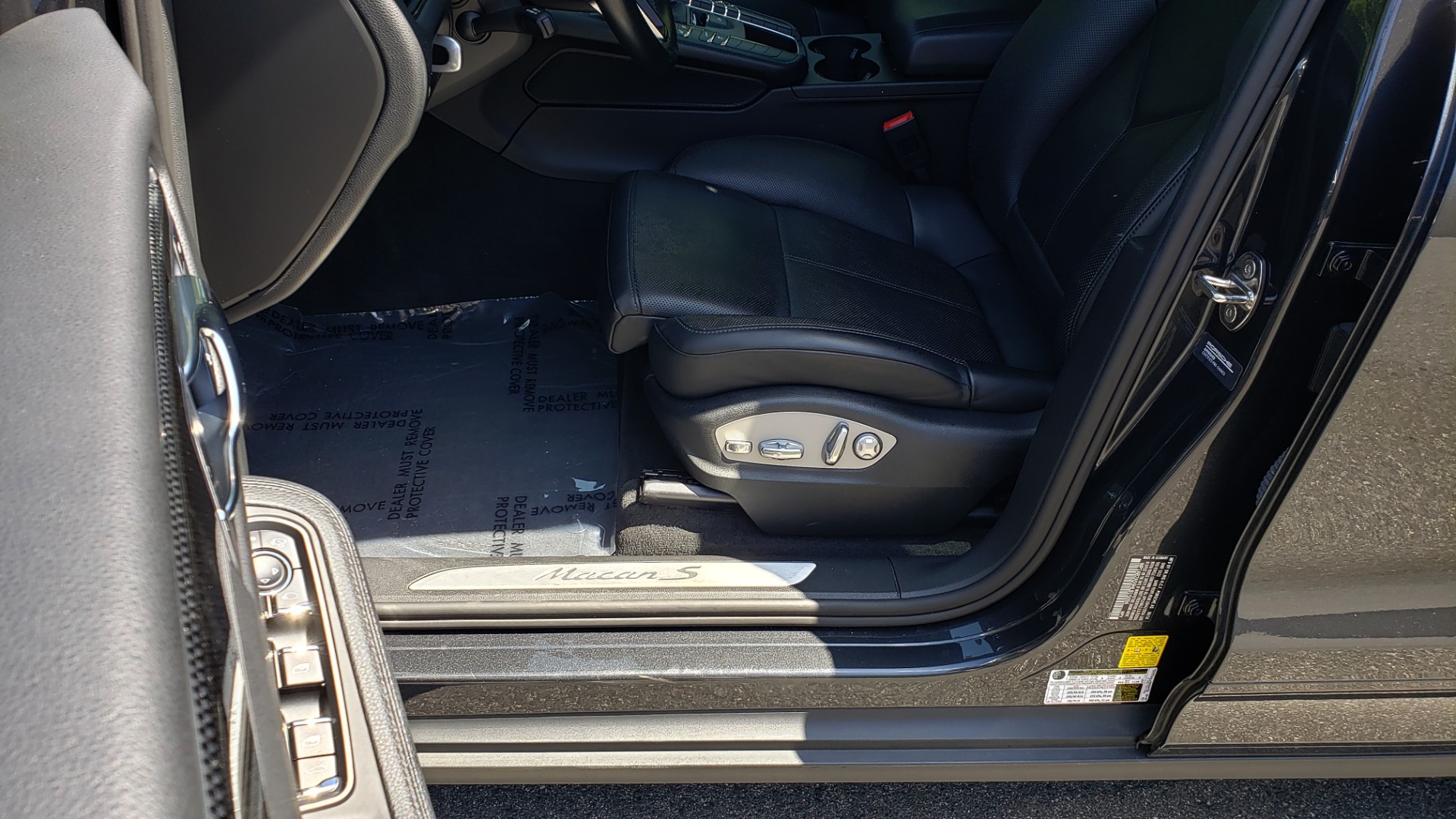 Used 2017 Porsche MACAN S PREMIUM PKG / NAV / BOSE / SUNROOF / REARVIEW for sale Sold at Formula Imports in Charlotte NC 28227 50