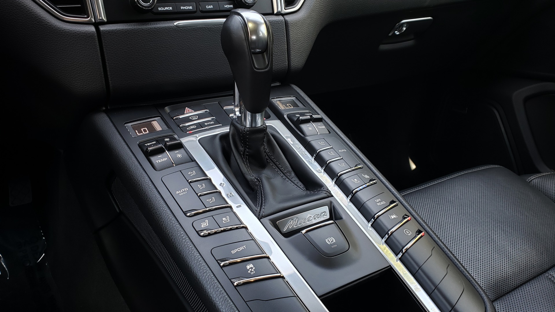 Used 2017 Porsche MACAN S PREMIUM PKG / NAV / BOSE / SUNROOF / REARVIEW for sale Sold at Formula Imports in Charlotte NC 28227 65
