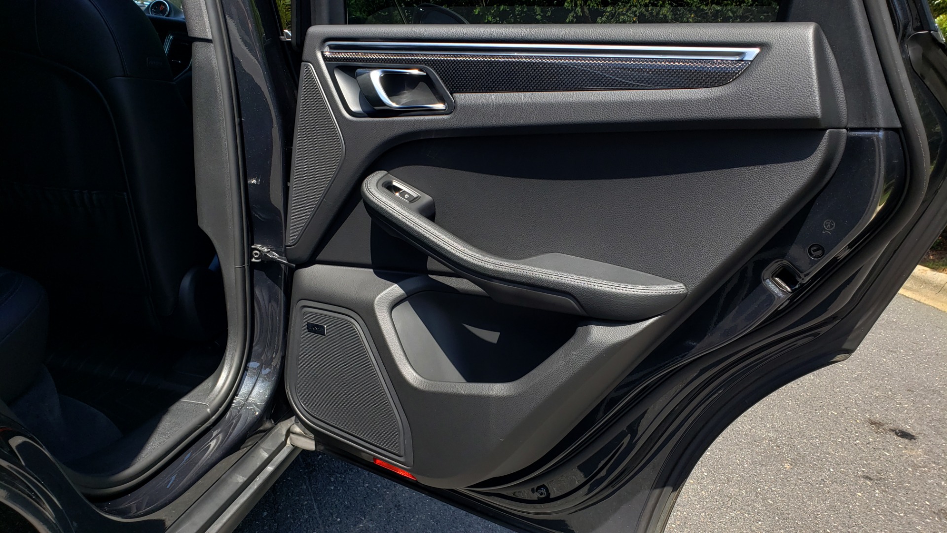 Used 2017 Porsche MACAN S PREMIUM PKG / NAV / BOSE / SUNROOF / REARVIEW for sale Sold at Formula Imports in Charlotte NC 28227 86