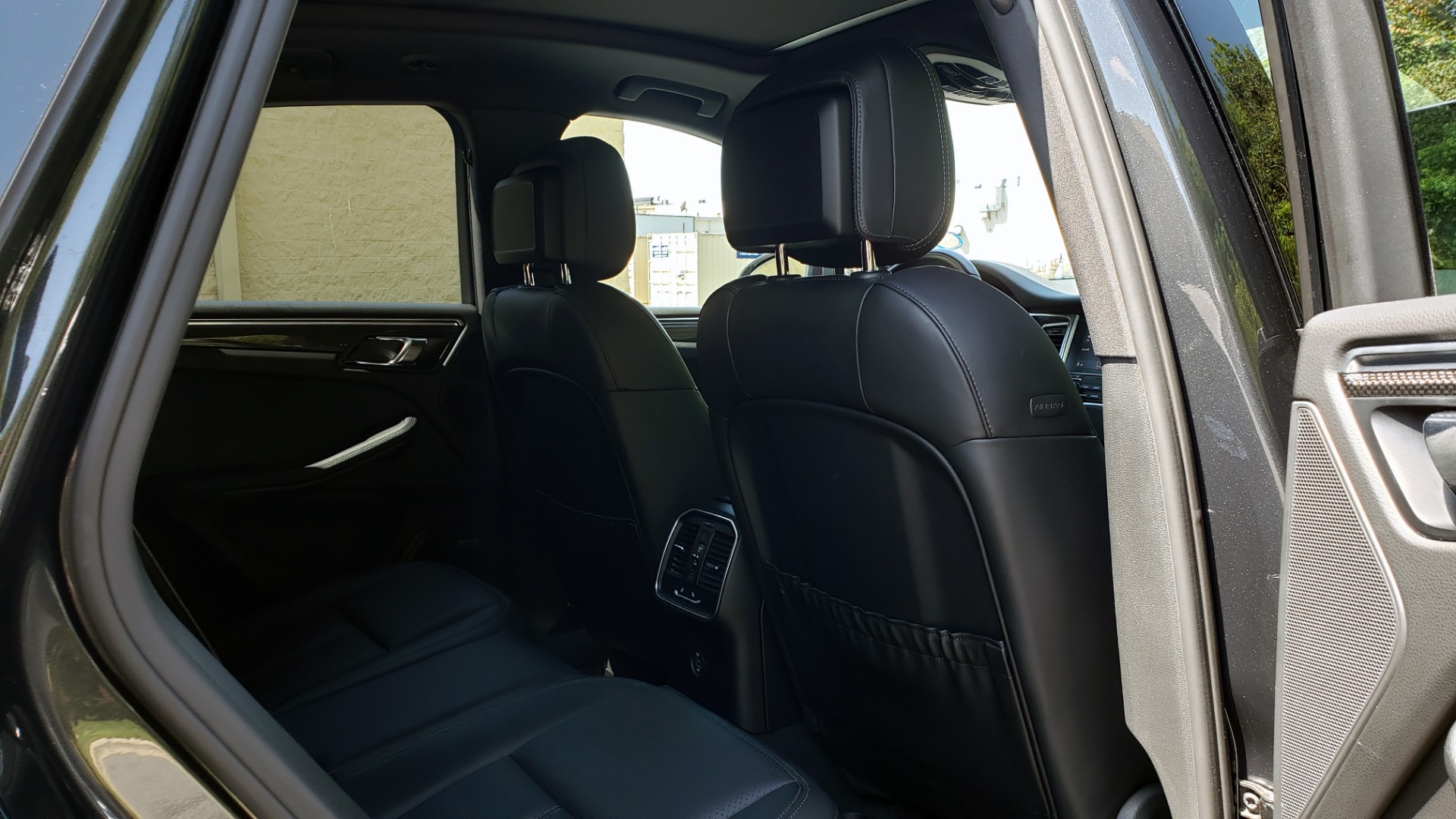 Used 2017 Porsche MACAN S PREMIUM PKG / NAV / BOSE / SUNROOF / REARVIEW for sale Sold at Formula Imports in Charlotte NC 28227 92