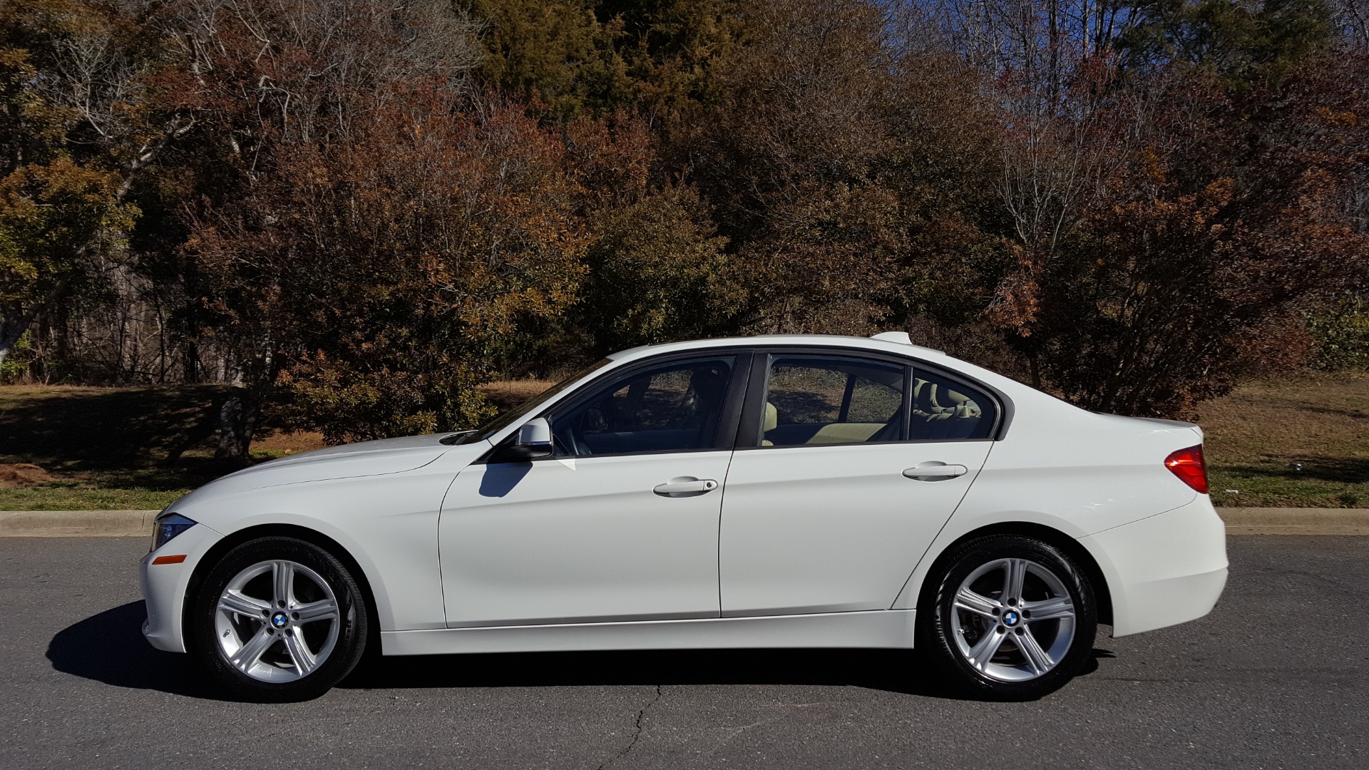 Used 2015 BMW 3 SERIES 328I SEDAN / SUNROOF / LEATHER / 8-SPEED AUTO / RWD for sale Sold at Formula Imports in Charlotte NC 28227 2