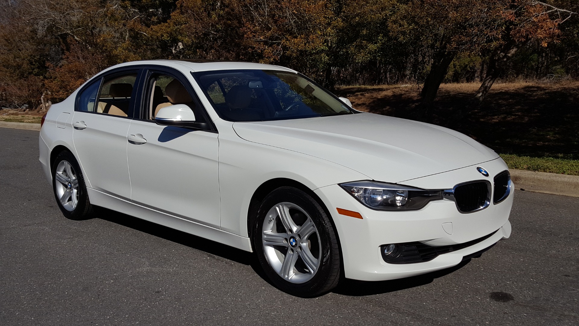 Used 2015 BMW 3 SERIES 328I SEDAN / SUNROOF / LEATHER / 8-SPEED AUTO / RWD for sale Sold at Formula Imports in Charlotte NC 28227 4