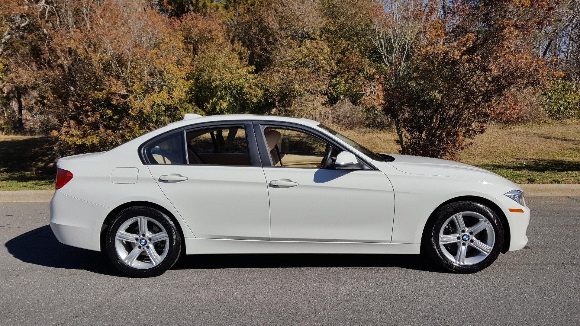 Used 2015 BMW 3 SERIES 328I SEDAN / SUNROOF / LEATHER / 8-SPEED AUTO / RWD for sale Sold at Formula Imports in Charlotte NC 28227 5