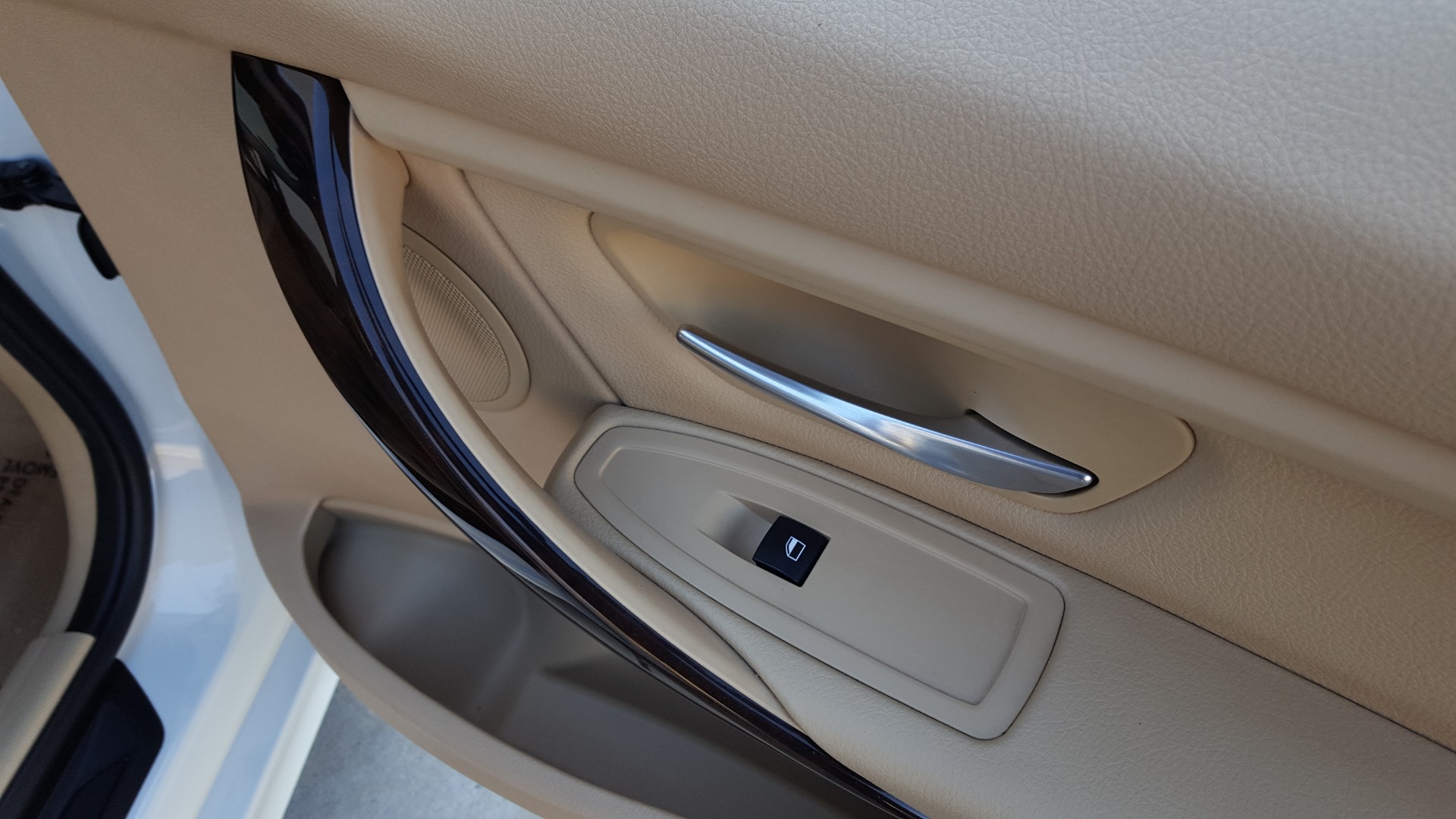 Used 2015 BMW 3 SERIES 328I SEDAN / SUNROOF / LEATHER / 8-SPEED AUTO / RWD for sale Sold at Formula Imports in Charlotte NC 28227 61