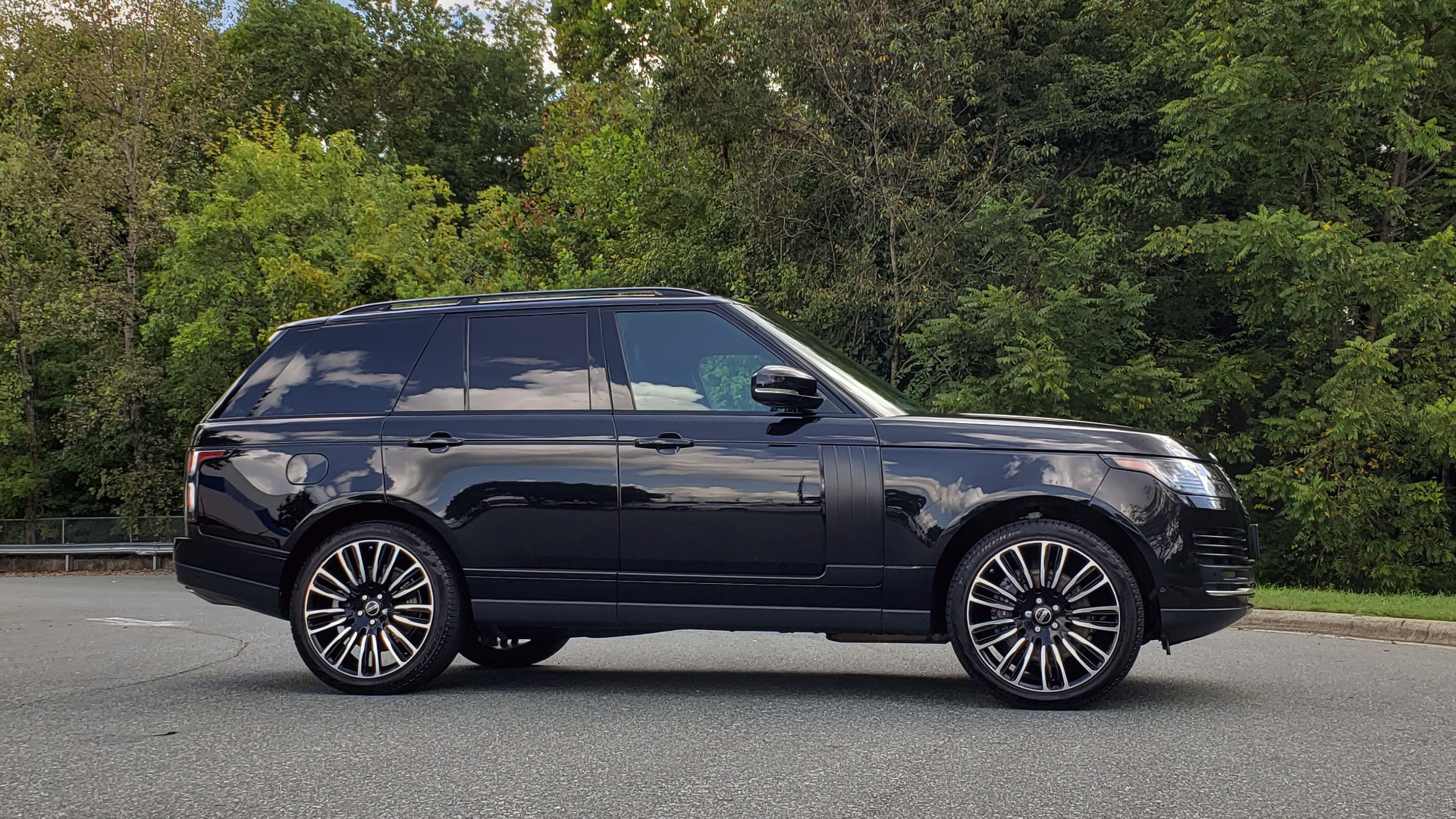 Used 2019 Land Rover RANGE ROVER SCV8 / NAV / PANO-ROOF / MERIDIAN / REARVIEW for sale Sold at Formula Imports in Charlotte NC 28227 10