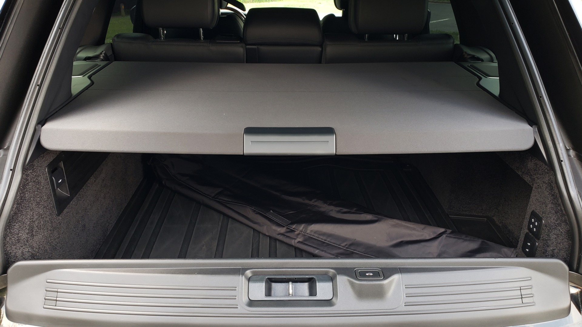 Used 2019 Land Rover RANGE ROVER SCV8 / NAV / PANO-ROOF / MERIDIAN / REARVIEW for sale Sold at Formula Imports in Charlotte NC 28227 21