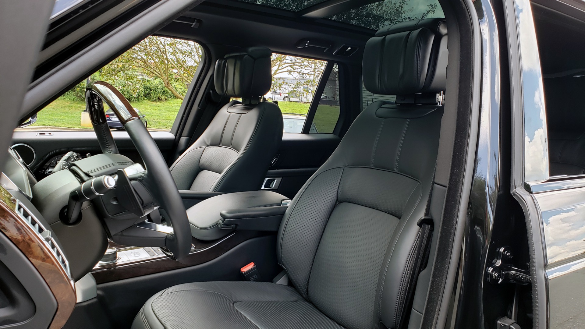 Used 2019 Land Rover RANGE ROVER SCV8 / NAV / PANO-ROOF / MERIDIAN / REARVIEW for sale Sold at Formula Imports in Charlotte NC 28227 49