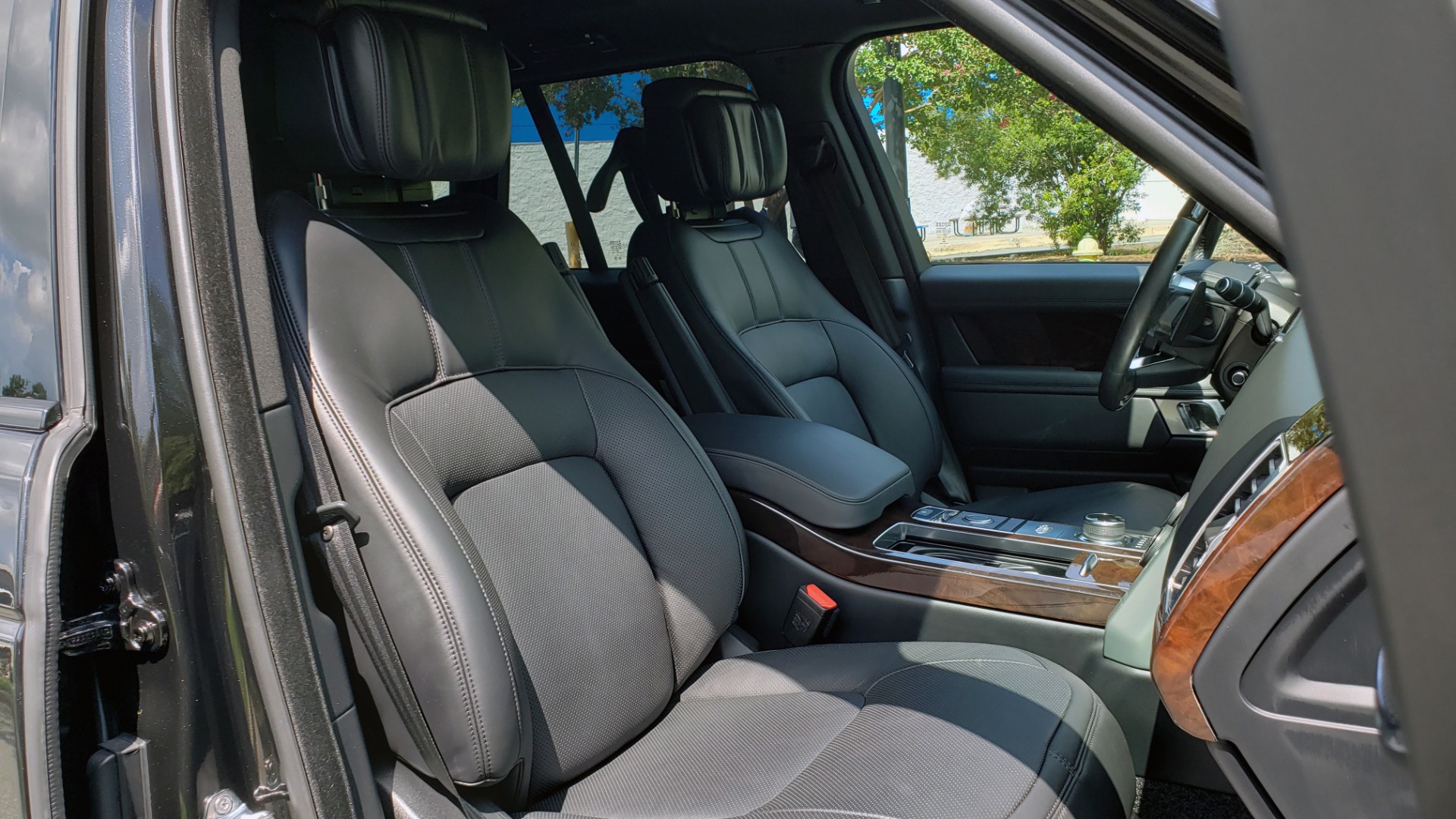 Used 2019 Land Rover RANGE ROVER SCV8 / NAV / PANO-ROOF / MERIDIAN / REARVIEW for sale Sold at Formula Imports in Charlotte NC 28227 84