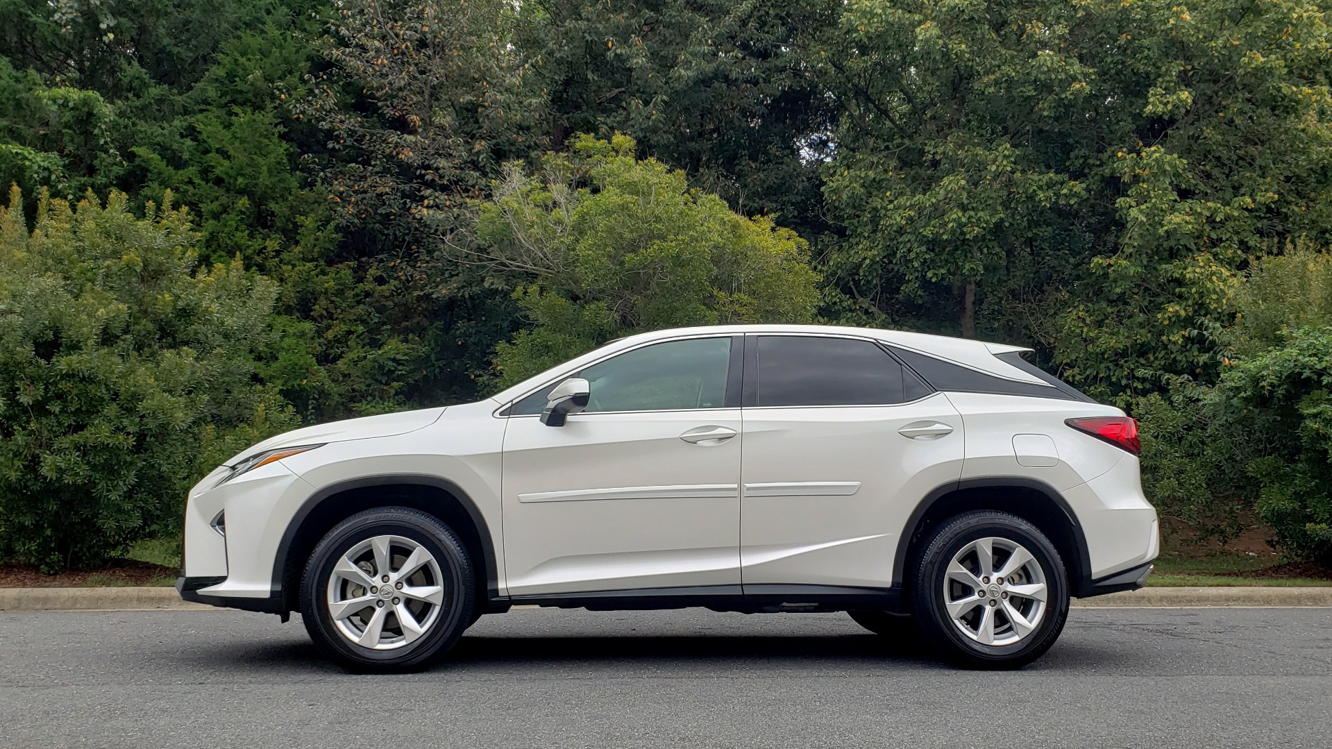 Used 2016 Lexus RX 350 FWD / 4-DR / 3.5L V6 / 8-SPD AUTO / LEATHER / REARVIEW for sale Sold at Formula Imports in Charlotte NC 28227 5