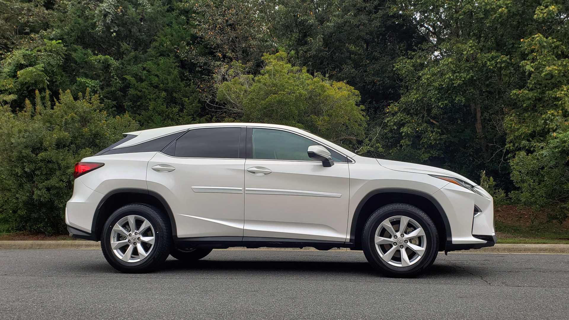 Used 2016 Lexus RX 350 FWD / 4-DR / 3.5L V6 / 8-SPD AUTO / LEATHER / REARVIEW for sale Sold at Formula Imports in Charlotte NC 28227 7