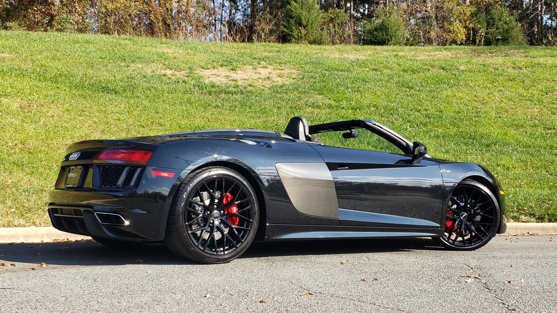 Used 2017 Audi R8 SPYDER V10 S-TRONIC / CARBON EXT & INT PKG / NAV / REARVIEW for sale Sold at Formula Imports in Charlotte NC 28227 11