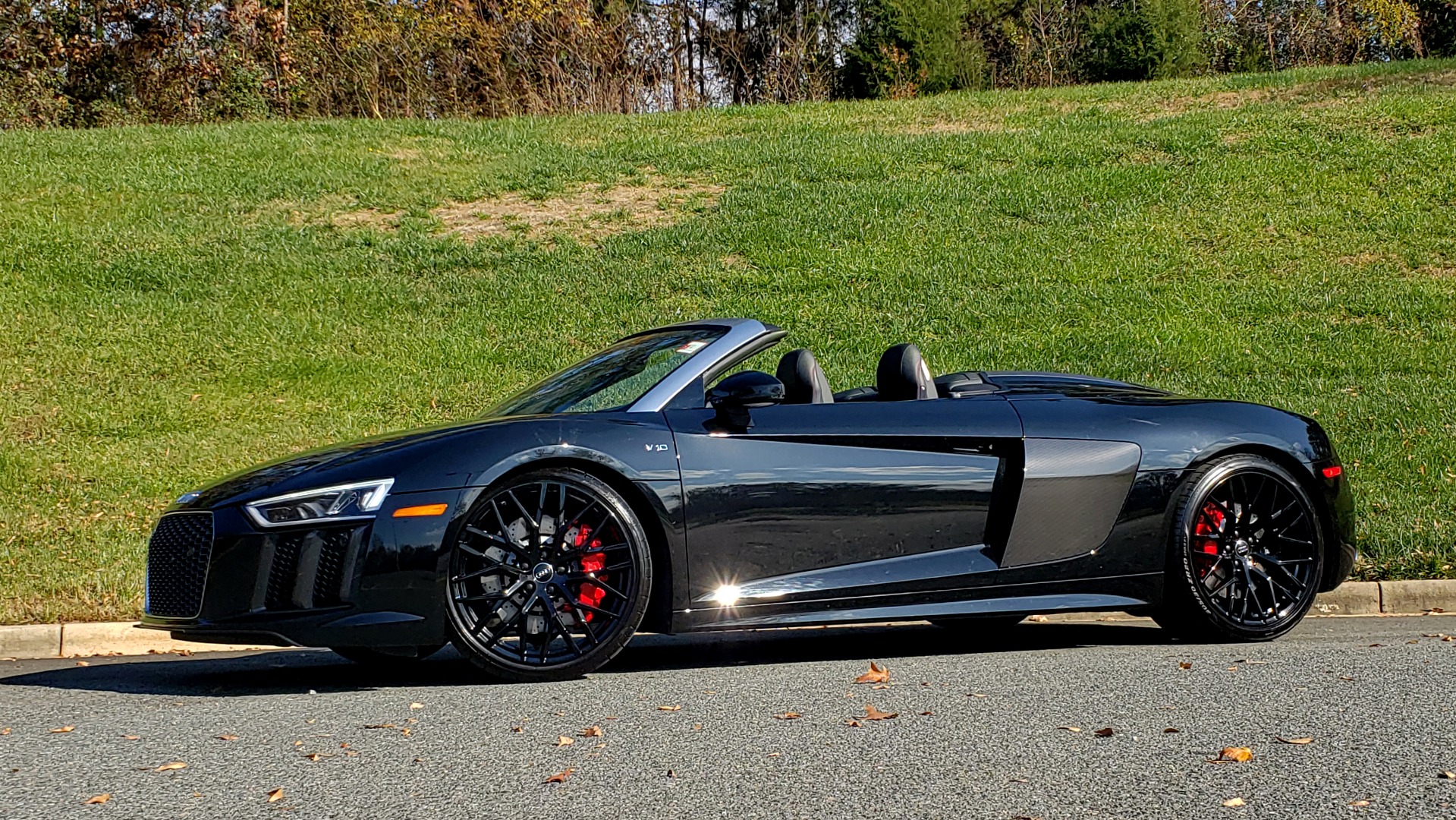 Used 2017 Audi R8 SPYDER V10 S-TRONIC / CARBON EXT & INT PKG / NAV / REARVIEW for sale Sold at Formula Imports in Charlotte NC 28227 2