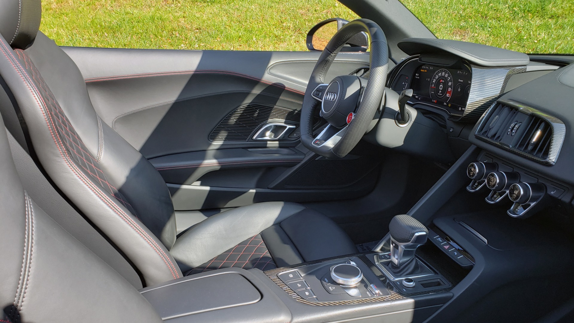 Used 2017 Audi R8 SPYDER V10 S-TRONIC / CARBON EXT & INT PKG / NAV / REARVIEW for sale Sold at Formula Imports in Charlotte NC 28227 31