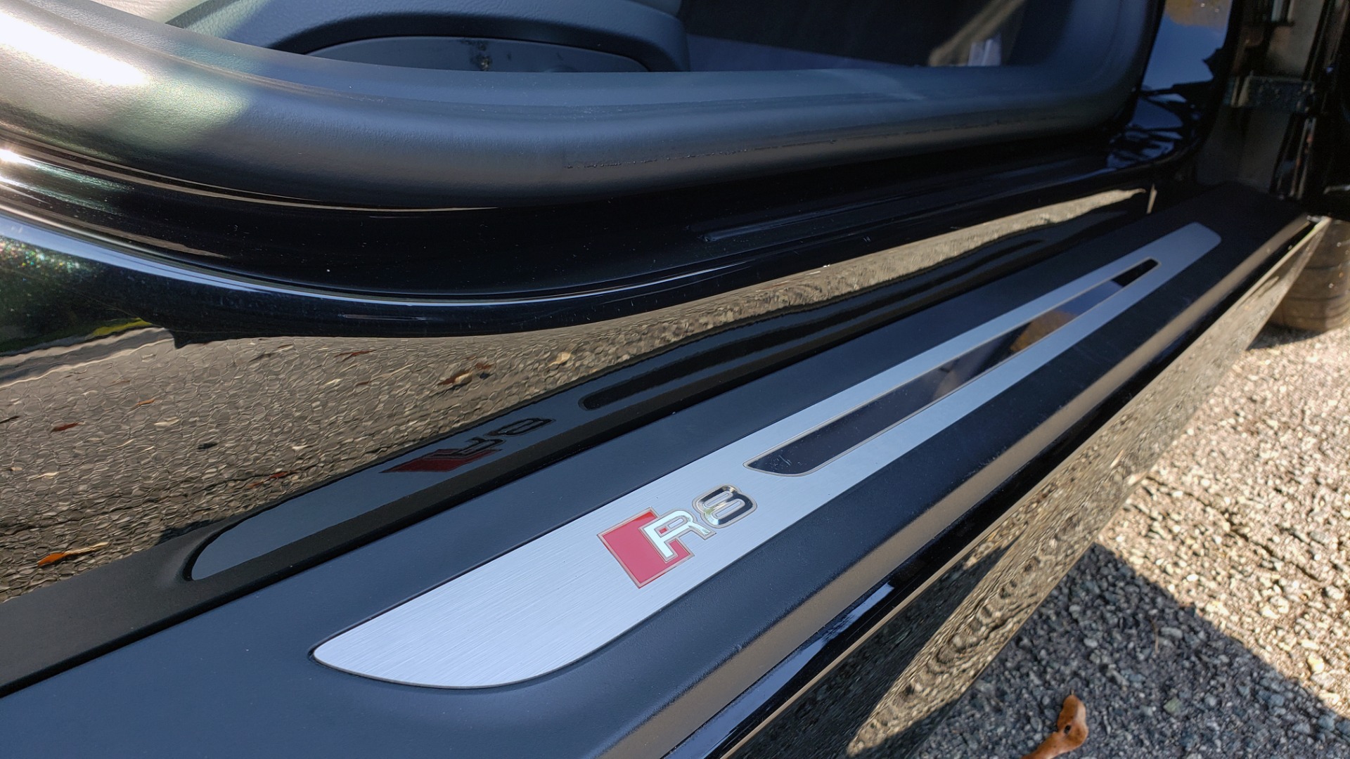 Used 2017 Audi R8 SPYDER V10 S-TRONIC / CARBON EXT & INT PKG / NAV / REARVIEW for sale Sold at Formula Imports in Charlotte NC 28227 33