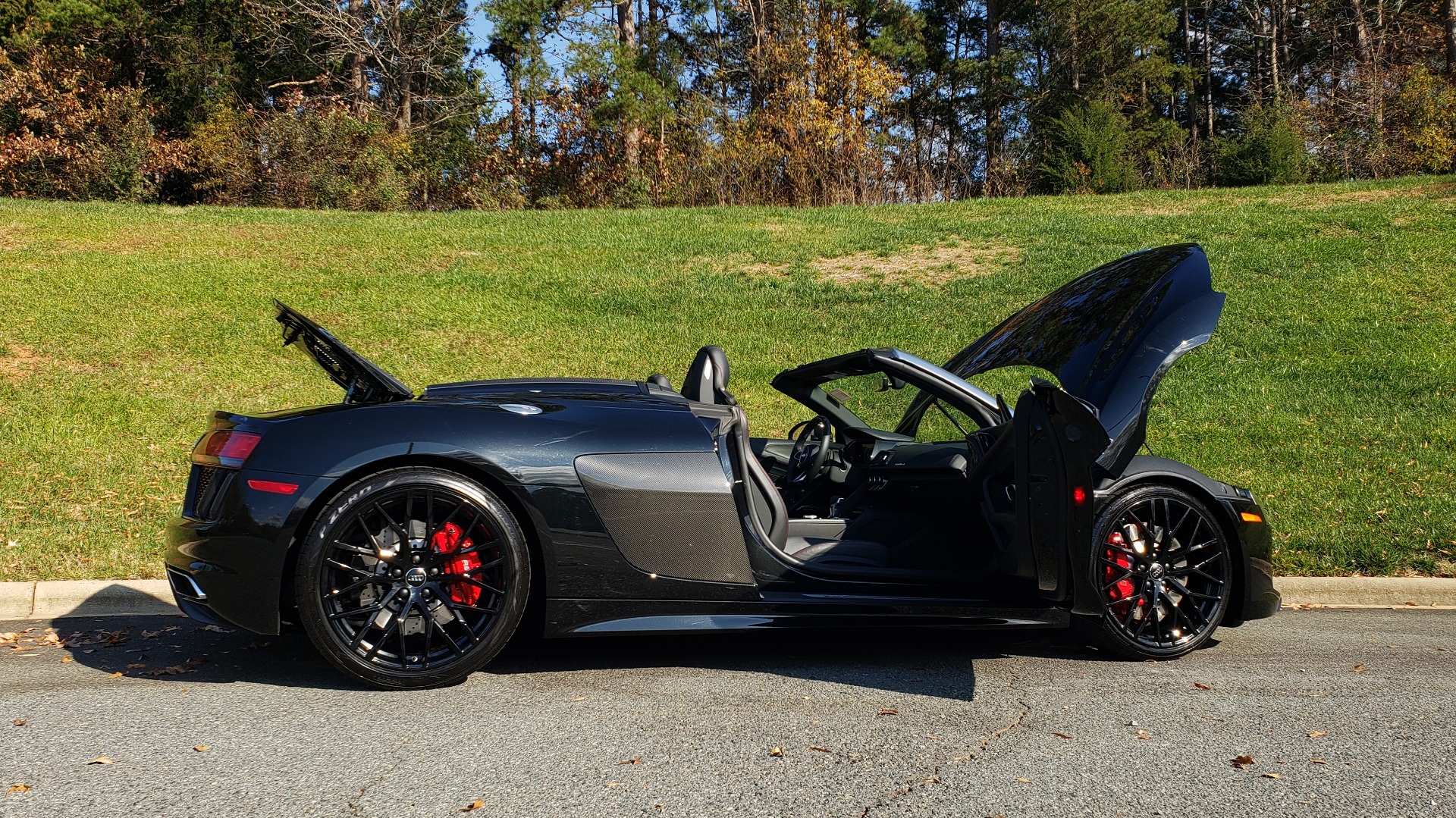 Used 2017 Audi R8 SPYDER V10 S-TRONIC / CARBON EXT & INT PKG / NAV / REARVIEW for sale Sold at Formula Imports in Charlotte NC 28227 38