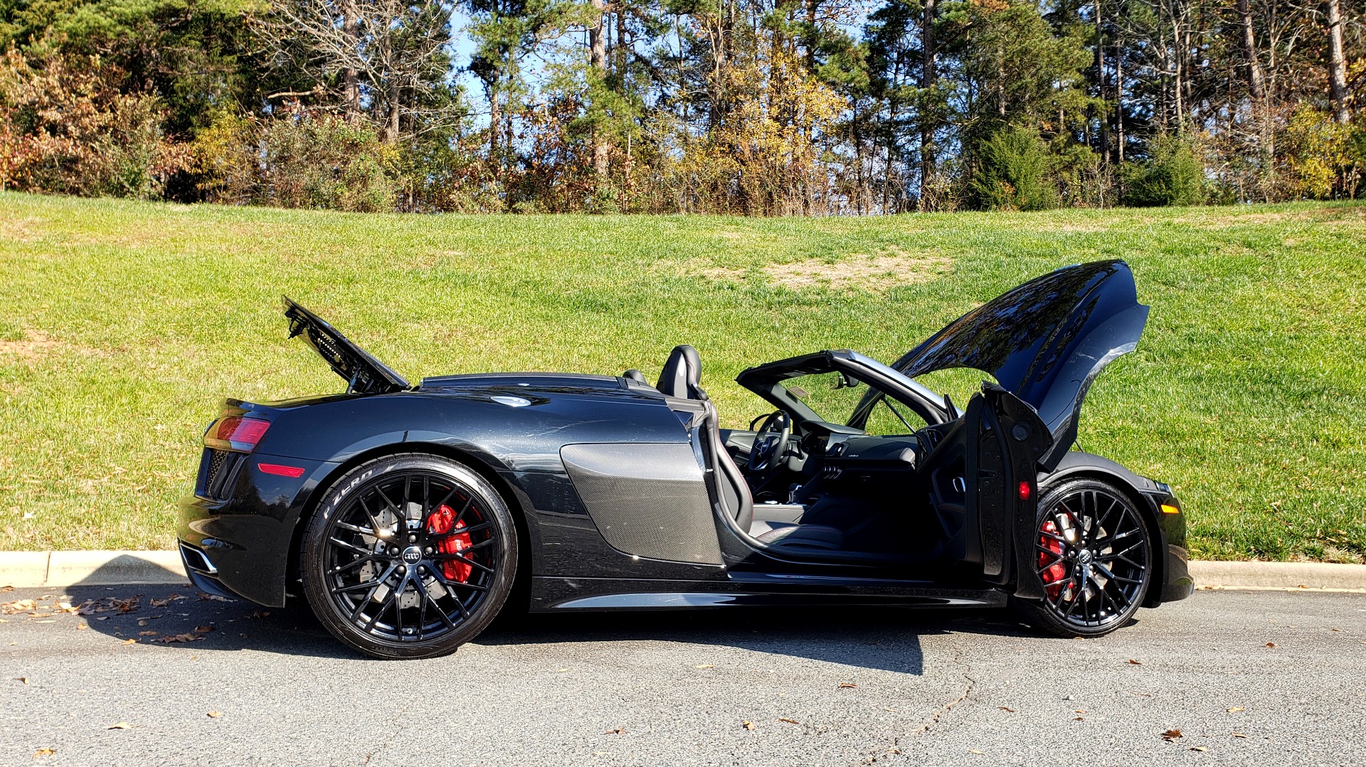 Used 2017 Audi R8 SPYDER V10 S-TRONIC / CARBON EXT & INT PKG / NAV / REARVIEW for sale Sold at Formula Imports in Charlotte NC 28227 39