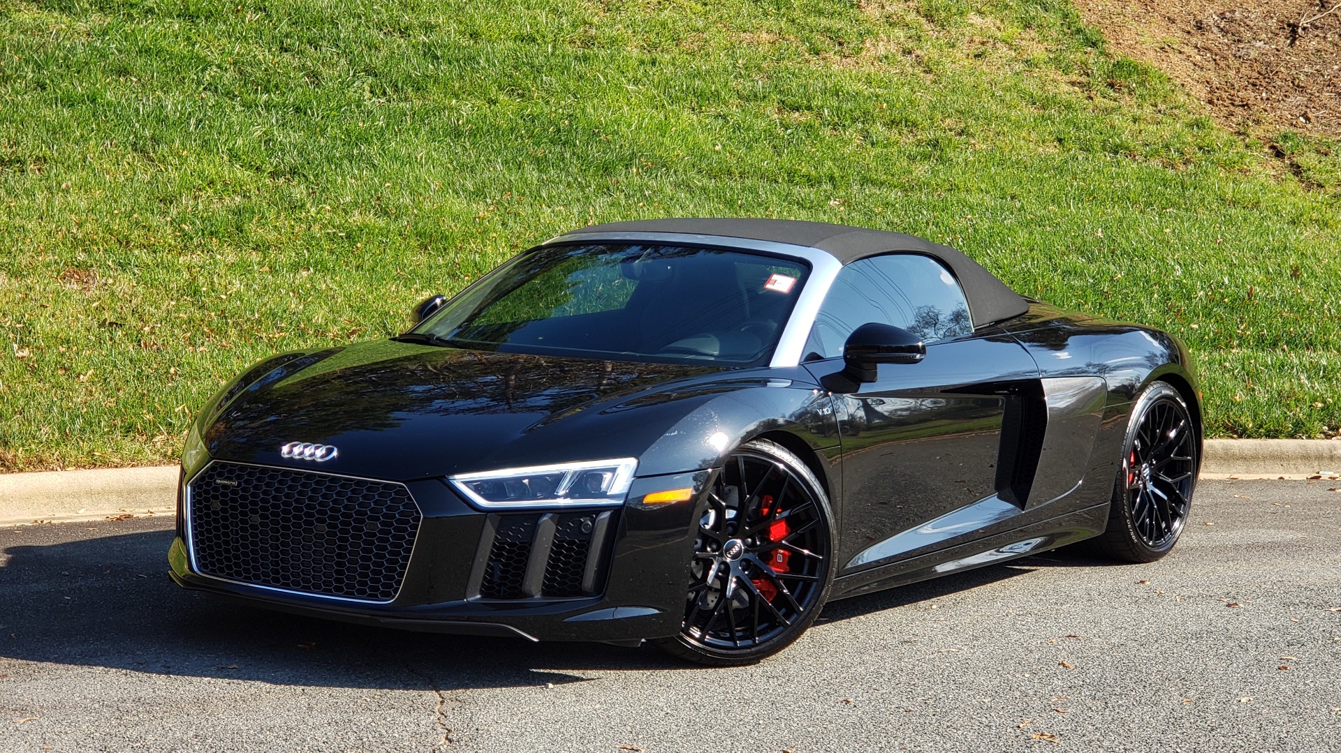 Used 2017 Audi R8 SPYDER V10 S-TRONIC / CARBON EXT & INT PKG / NAV / REARVIEW for sale Sold at Formula Imports in Charlotte NC 28227 4