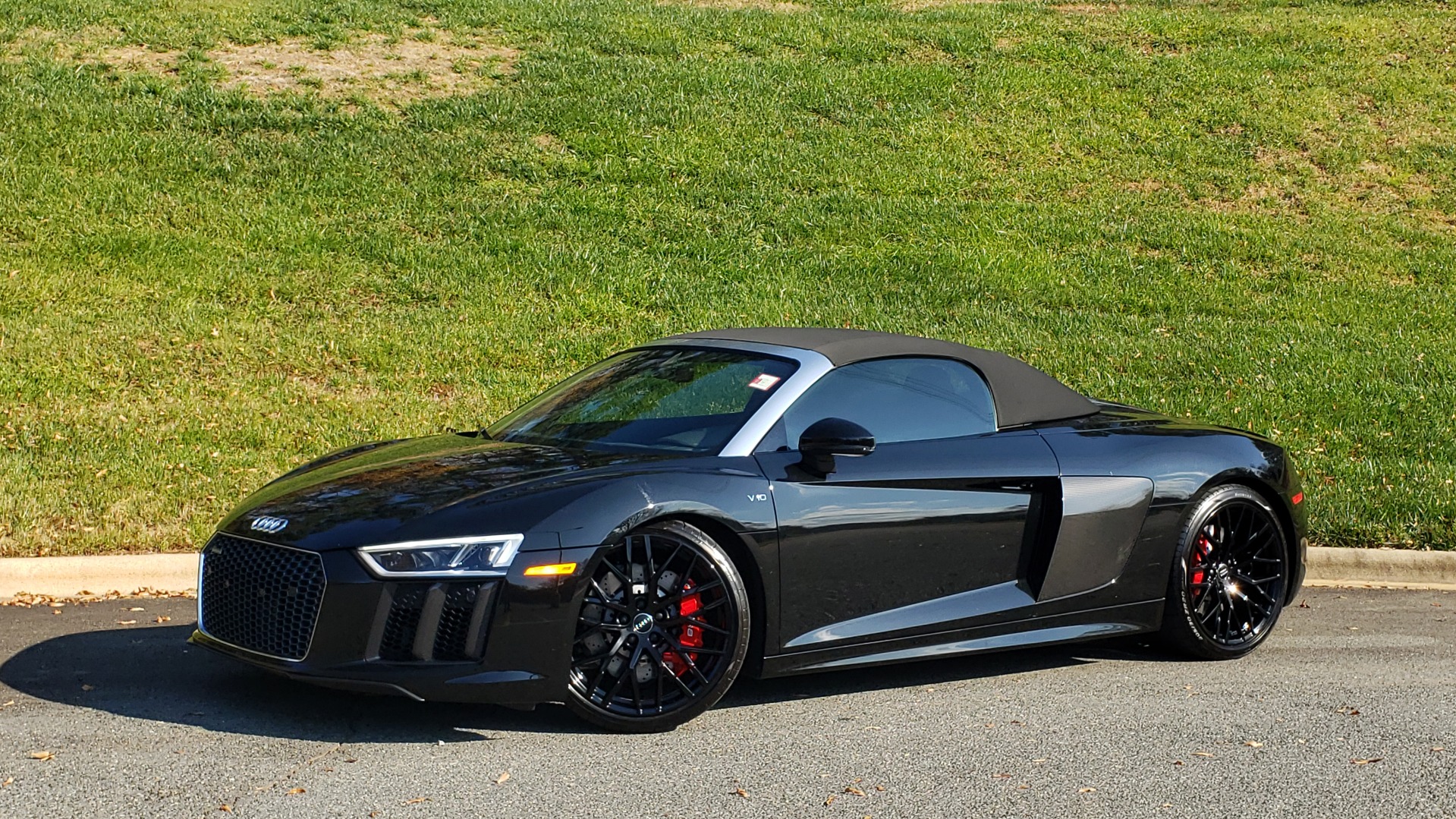 Used 2017 Audi R8 SPYDER V10 S-TRONIC / CARBON EXT & INT PKG / NAV / REARVIEW for sale Sold at Formula Imports in Charlotte NC 28227 6