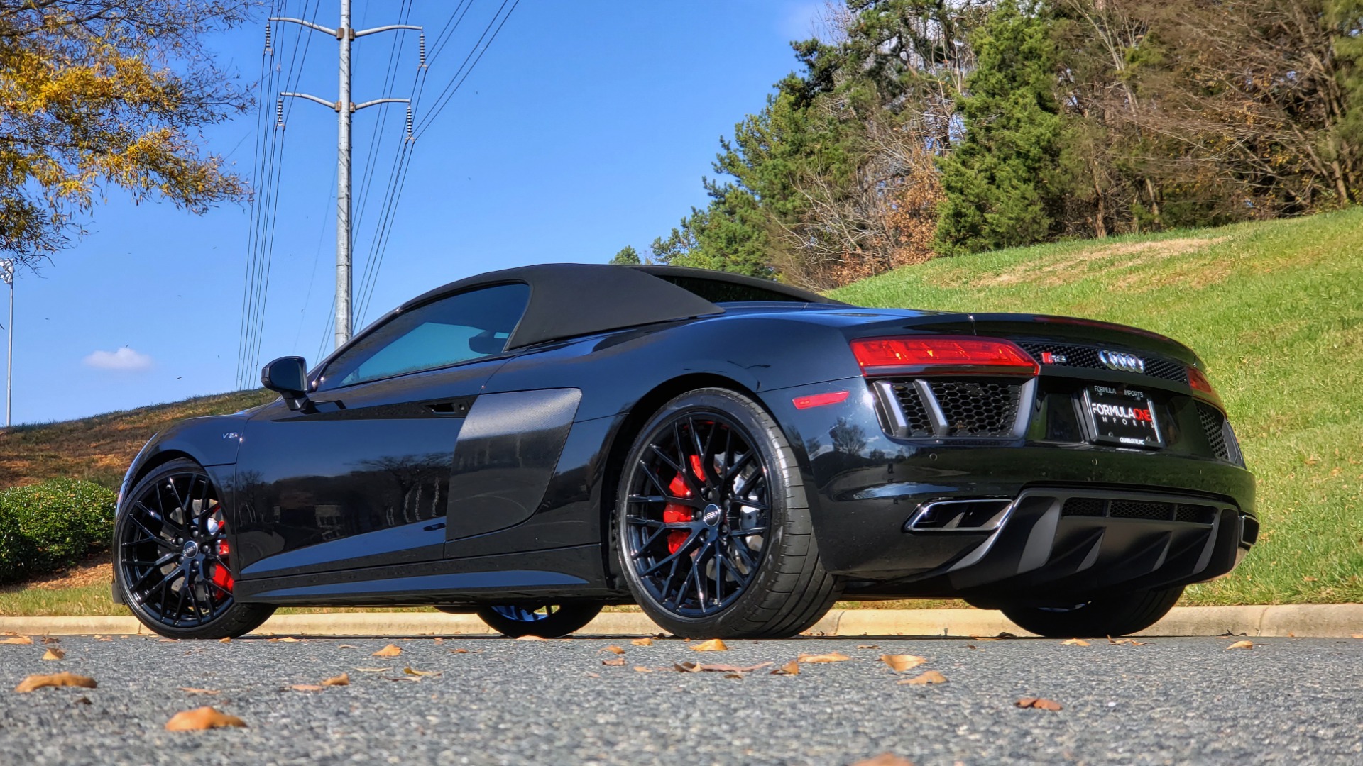 Used 2017 Audi R8 SPYDER V10 S-TRONIC / CARBON EXT & INT PKG / NAV / REARVIEW for sale Sold at Formula Imports in Charlotte NC 28227 7