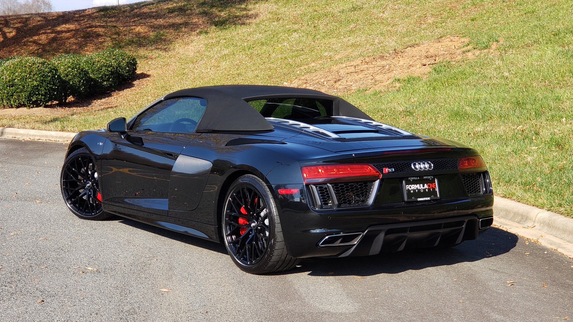 Used 2017 Audi R8 SPYDER V10 S-TRONIC / CARBON EXT & INT PKG / NAV / REARVIEW for sale Sold at Formula Imports in Charlotte NC 28227 8