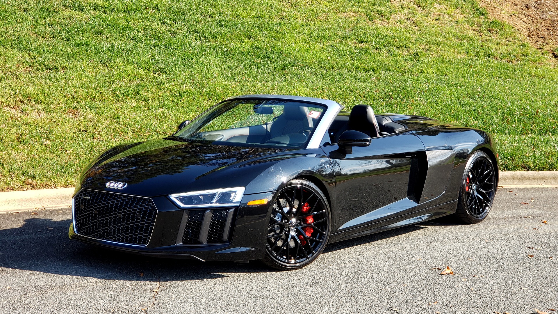 Used 2017 Audi R8 SPYDER V10 S-TRONIC / CARBON EXT & INT PKG / NAV / REARVIEW for sale Sold at Formula Imports in Charlotte NC 28227 1