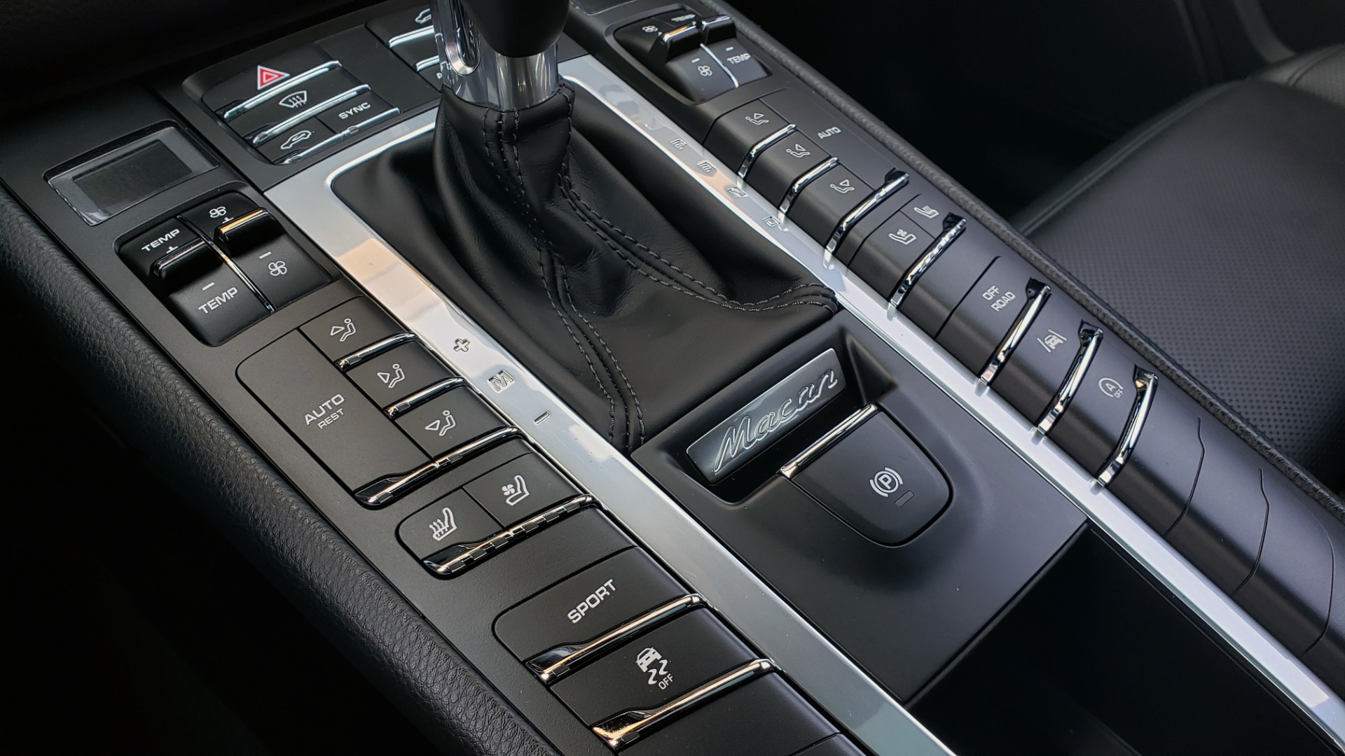 Used 2018 Porsche MACAN PREMIUM PKG PLUS / NAV / PDK / BOSE / REARVIEW for sale Sold at Formula Imports in Charlotte NC 28227 56