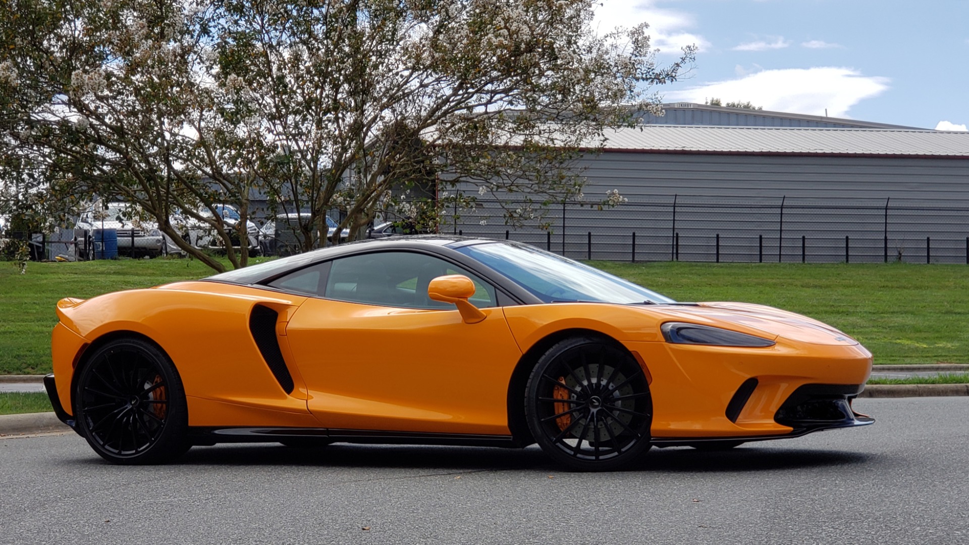 Used 2020 McLaren GT COUPE / 4.0L V8 - 612HP / RWD / NAV / REARVIEW / 20IN BLACK WHEELS for sale Sold at Formula Imports in Charlotte NC 28227 16