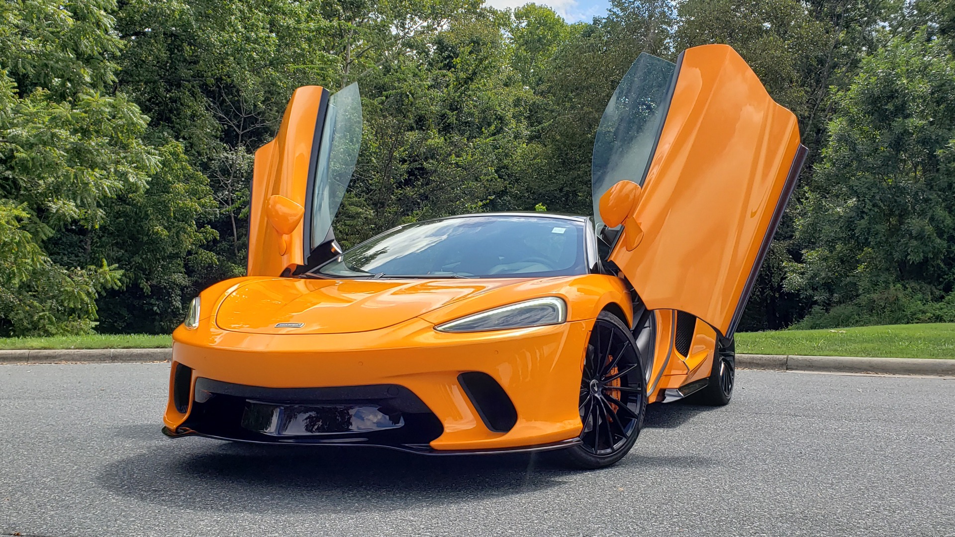 Used 2020 McLaren GT COUPE / 4.0L V8 - 612HP / RWD / NAV / REARVIEW / 20IN BLACK WHEELS for sale Sold at Formula Imports in Charlotte NC 28227 4