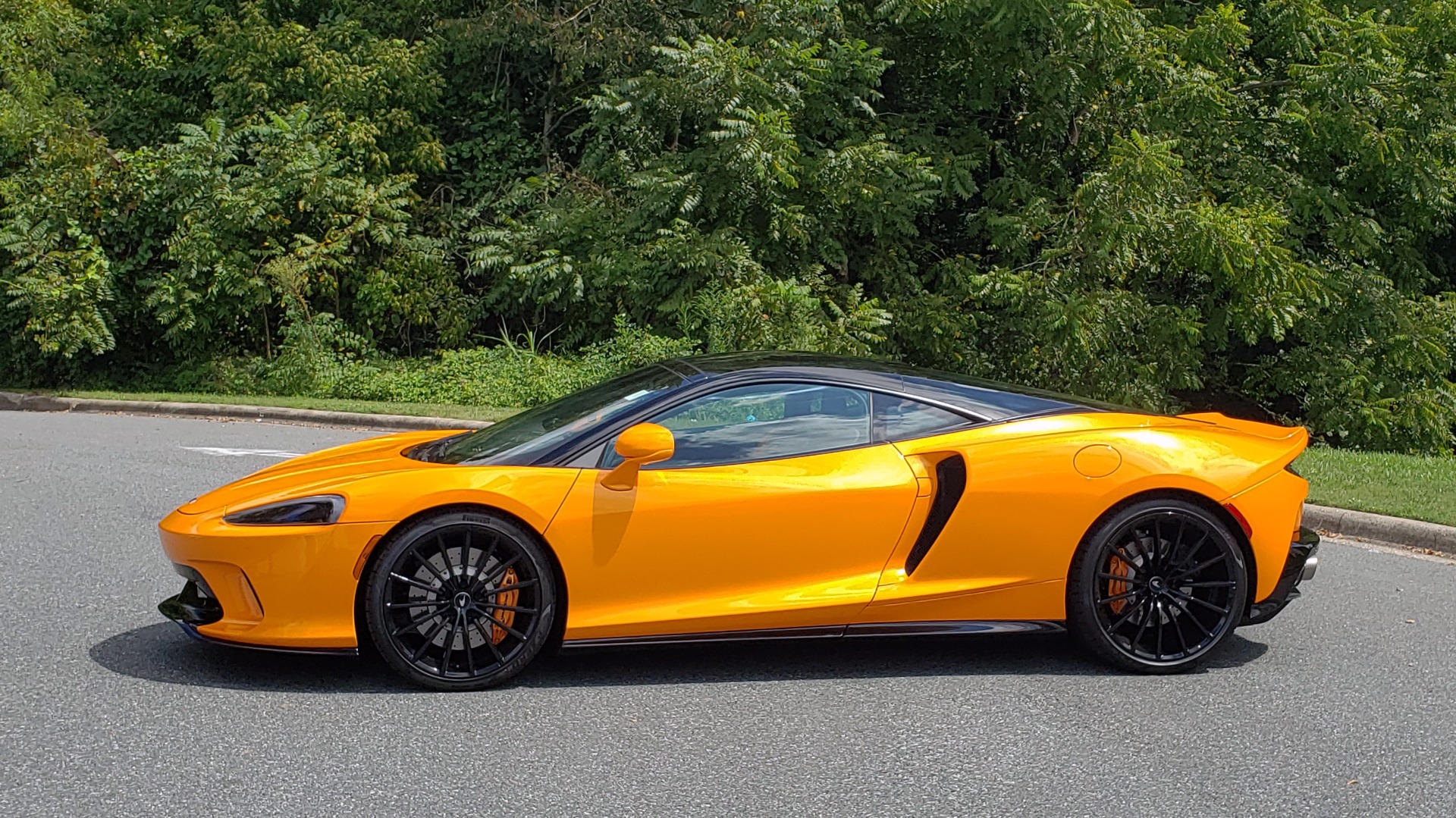 Used 2020 McLaren GT COUPE / 4.0L V8 - 612HP / RWD / NAV / REARVIEW / 20IN BLACK WHEELS for sale Sold at Formula Imports in Charlotte NC 28227 6