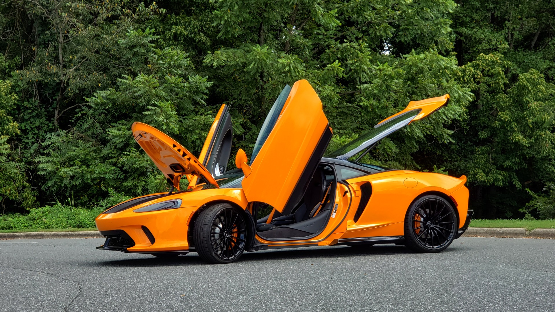 Used 2020 McLaren GT COUPE / 4.0L V8 - 612HP / RWD / NAV / REARVIEW / 20IN BLACK WHEELS for sale Sold at Formula Imports in Charlotte NC 28227 70