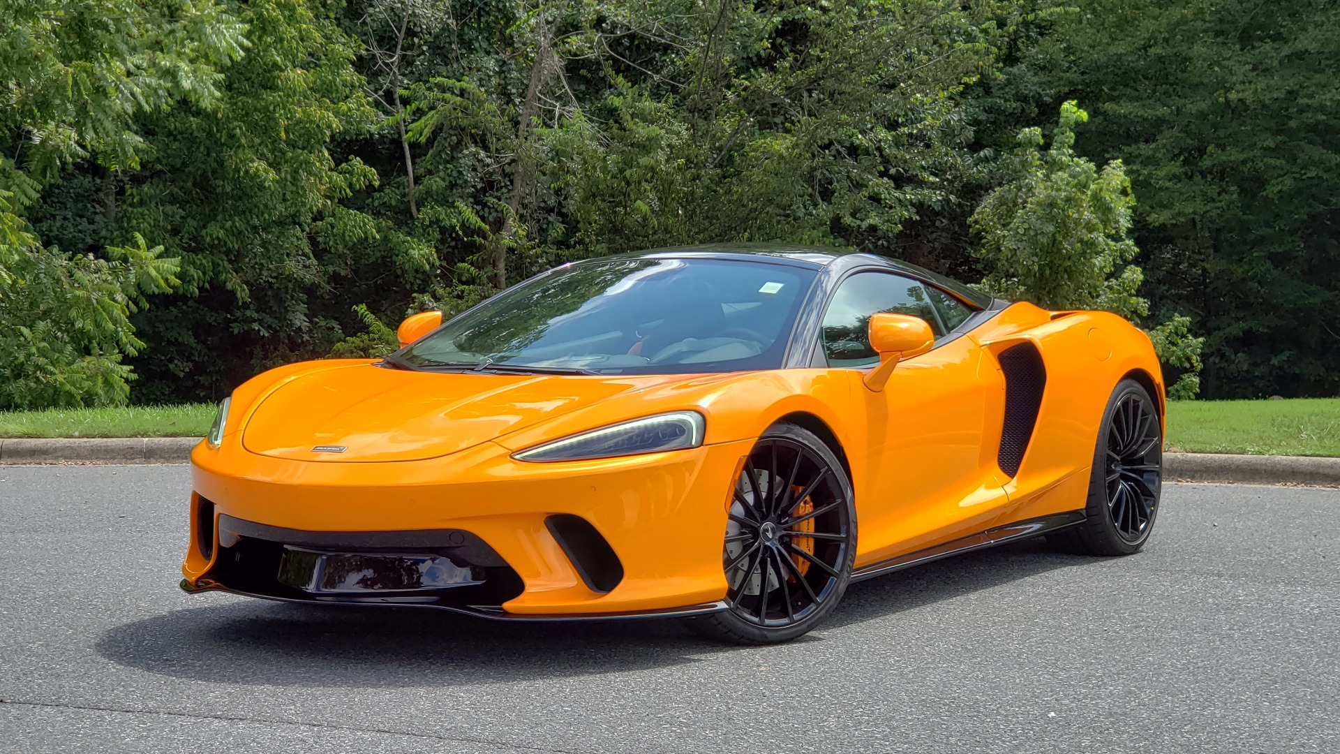 Used 2020 McLaren GT COUPE / 4.0L V8 - 612HP / RWD / NAV / REARVIEW / 20IN BLACK WHEELS for sale Sold at Formula Imports in Charlotte NC 28227 1