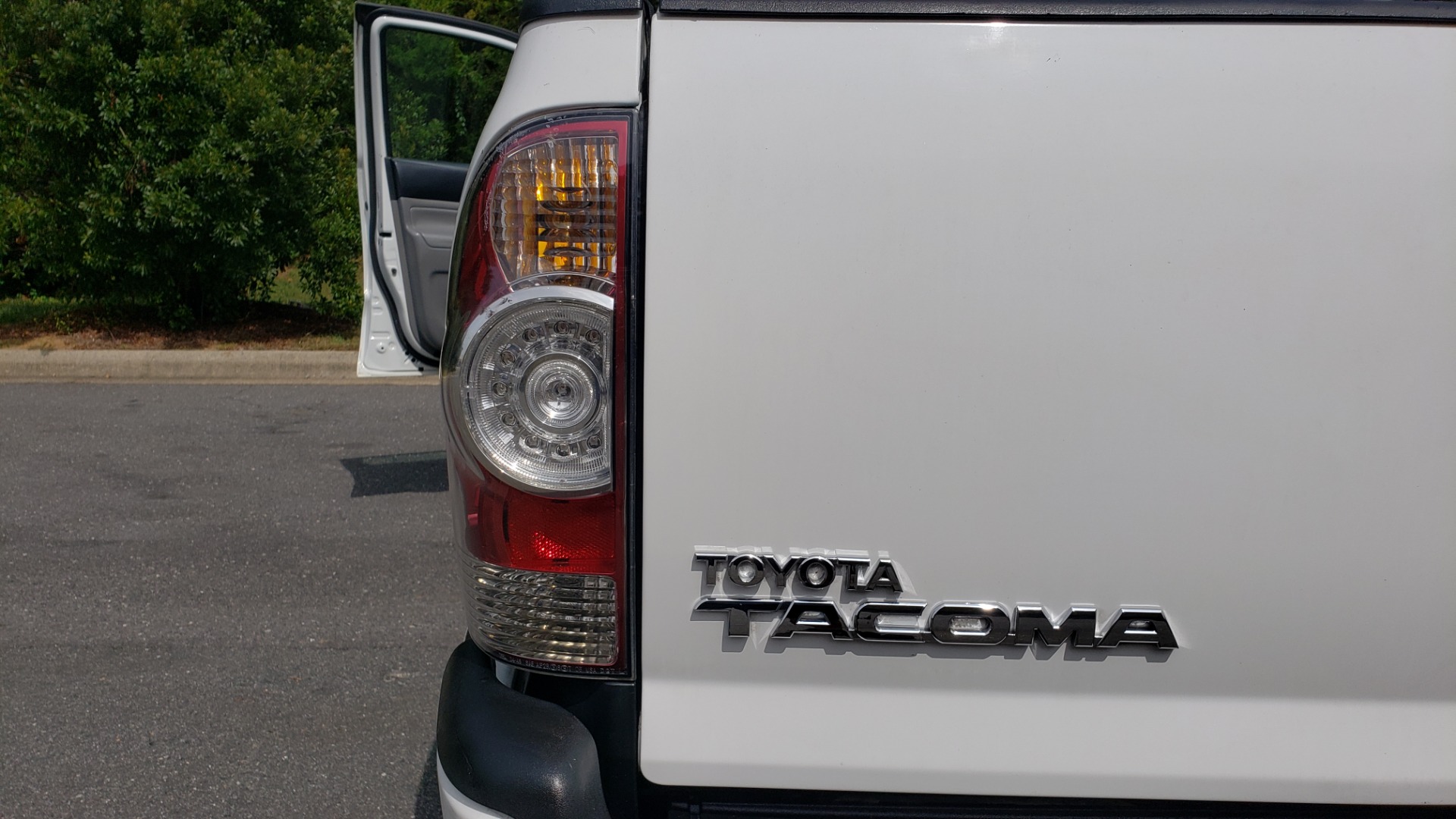 Used 2015 Toyota TACOMA PRERUNNER DOUBLE CAB/ 4-CYL / 4-SPD AUTO / SR PKG / CONV PKG for sale Sold at Formula Imports in Charlotte NC 28227 24