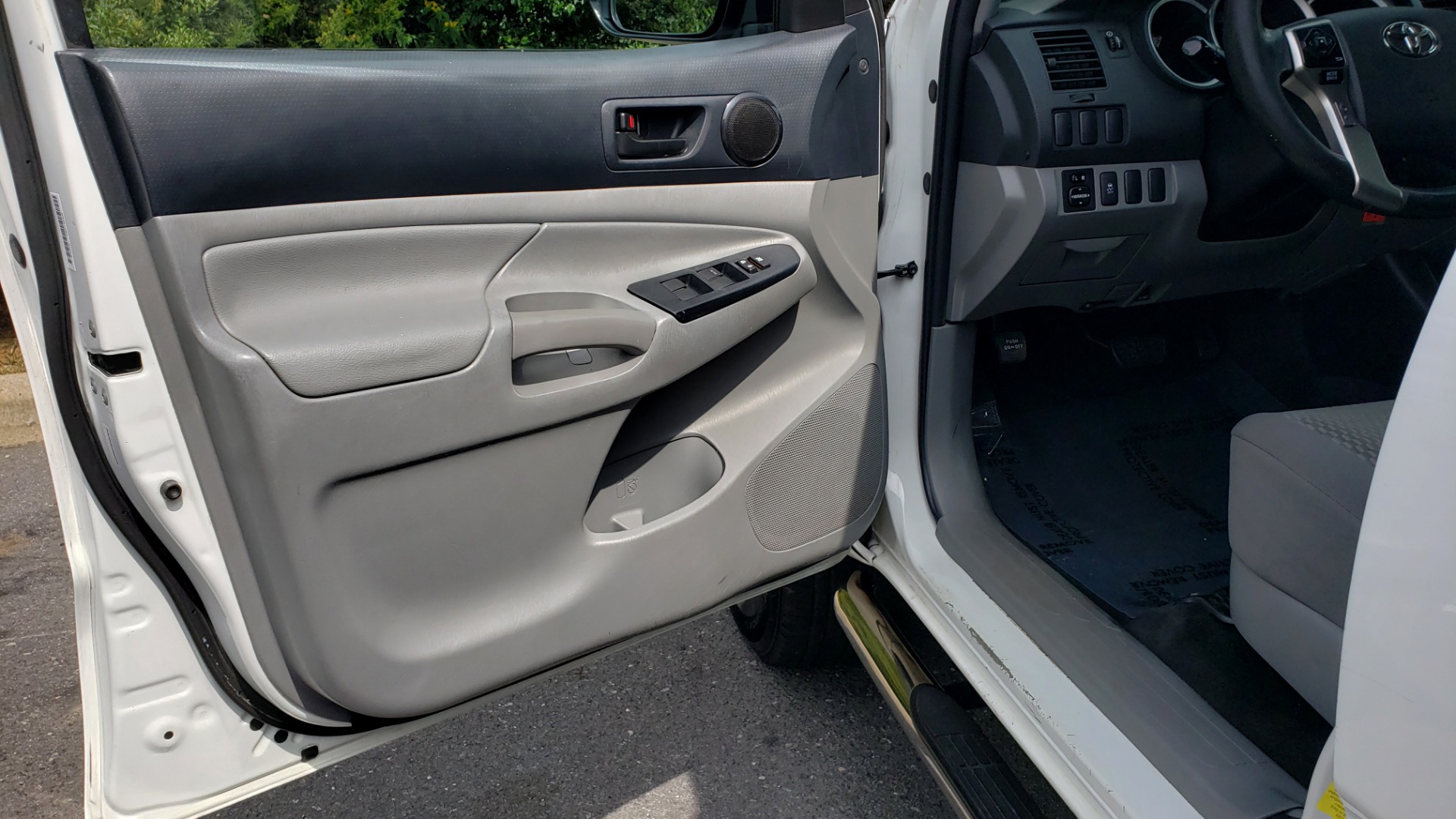 Used 2015 Toyota TACOMA PRERUNNER DOUBLE CAB/ 4-CYL / 4-SPD AUTO / SR PKG / CONV PKG for sale Sold at Formula Imports in Charlotte NC 28227 28