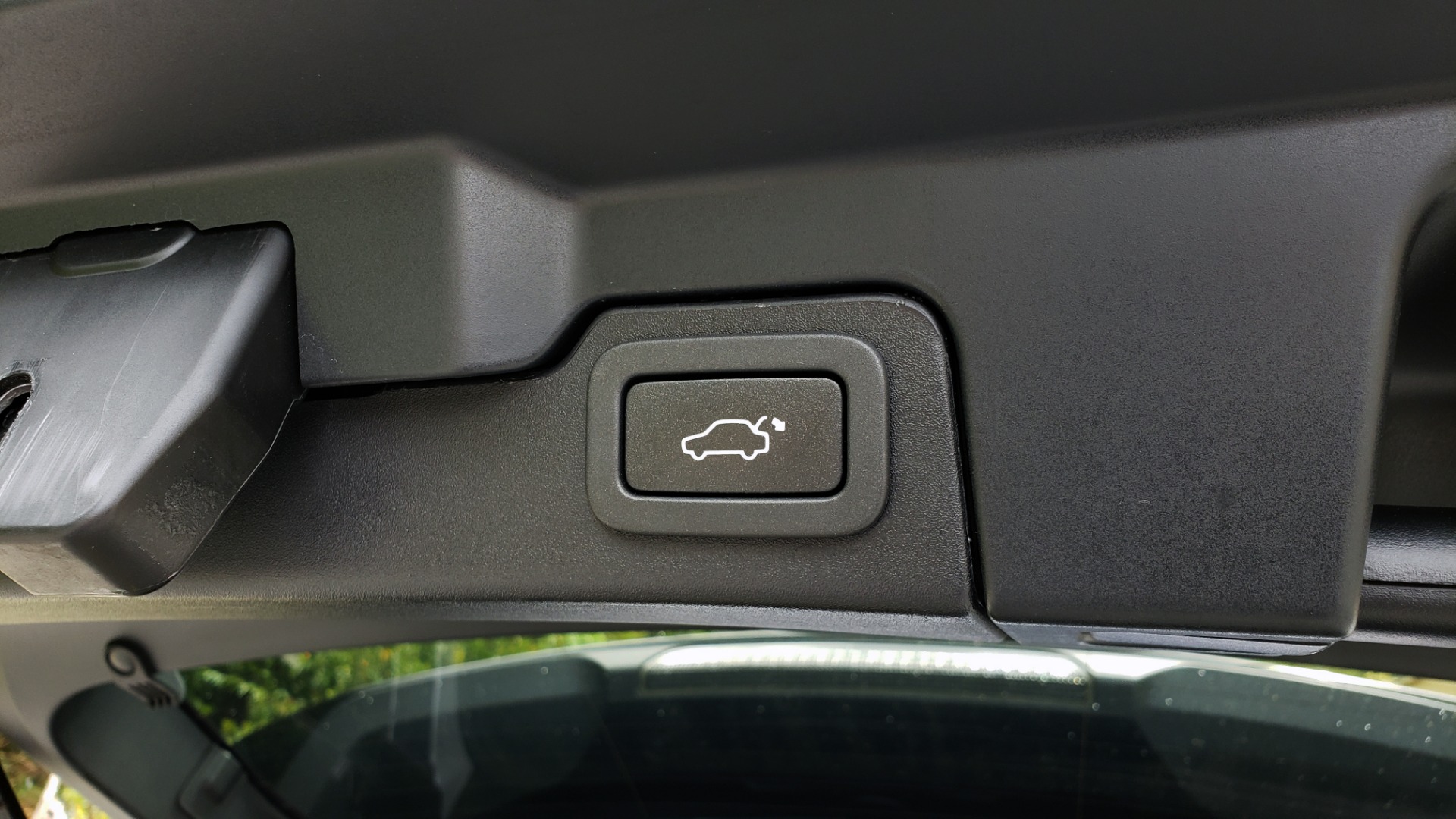 Used 2013 Land Rover RANGE ROVER EVOQUE DYNAMIC PREMIUM / NAV / PANO-ROOF / BLIND SPOT / REARVIEW for sale Sold at Formula Imports in Charlotte NC 28227 24